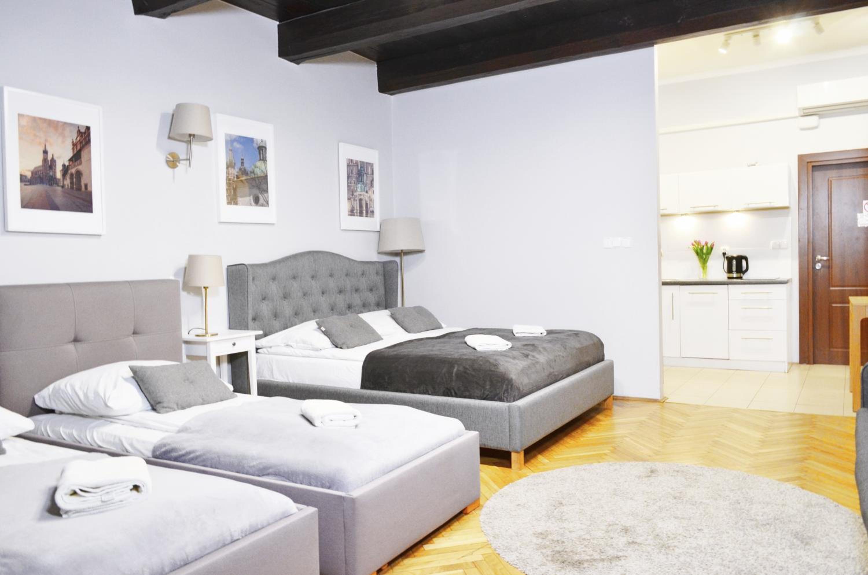 Studio Apartment - Photo 1