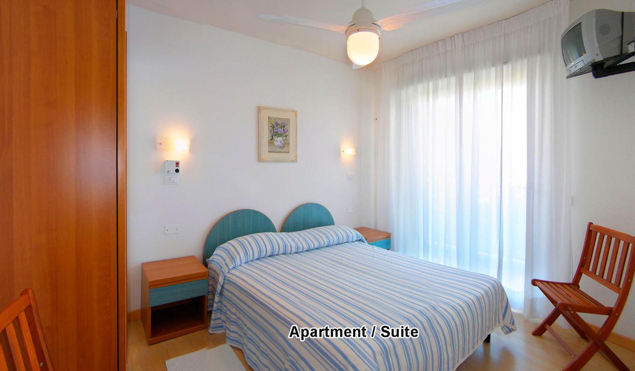 Two Connecting Double Rooms with Balcony and Partial Sea View - Photo 4