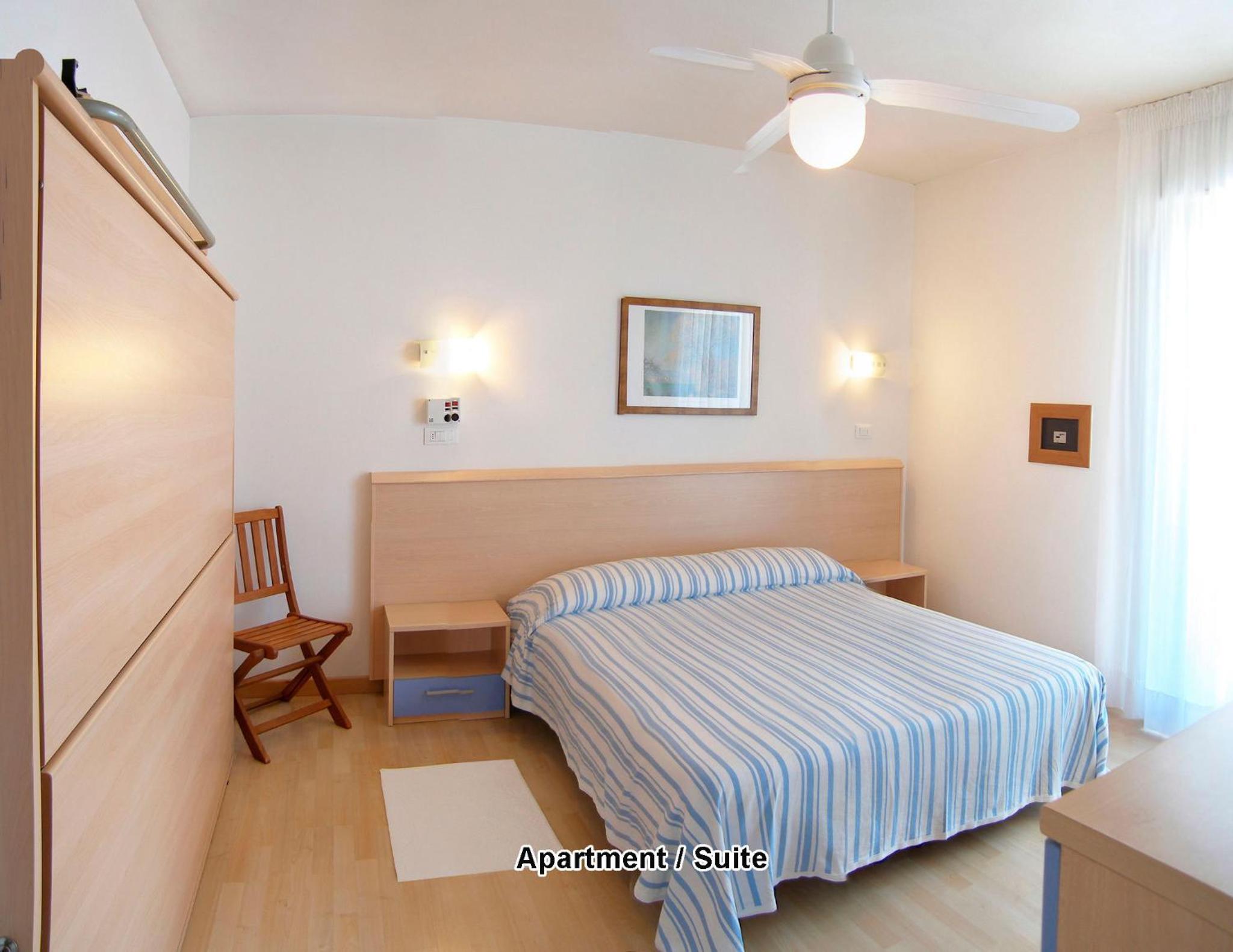 Quadruple Room with Balcony - Photo 5