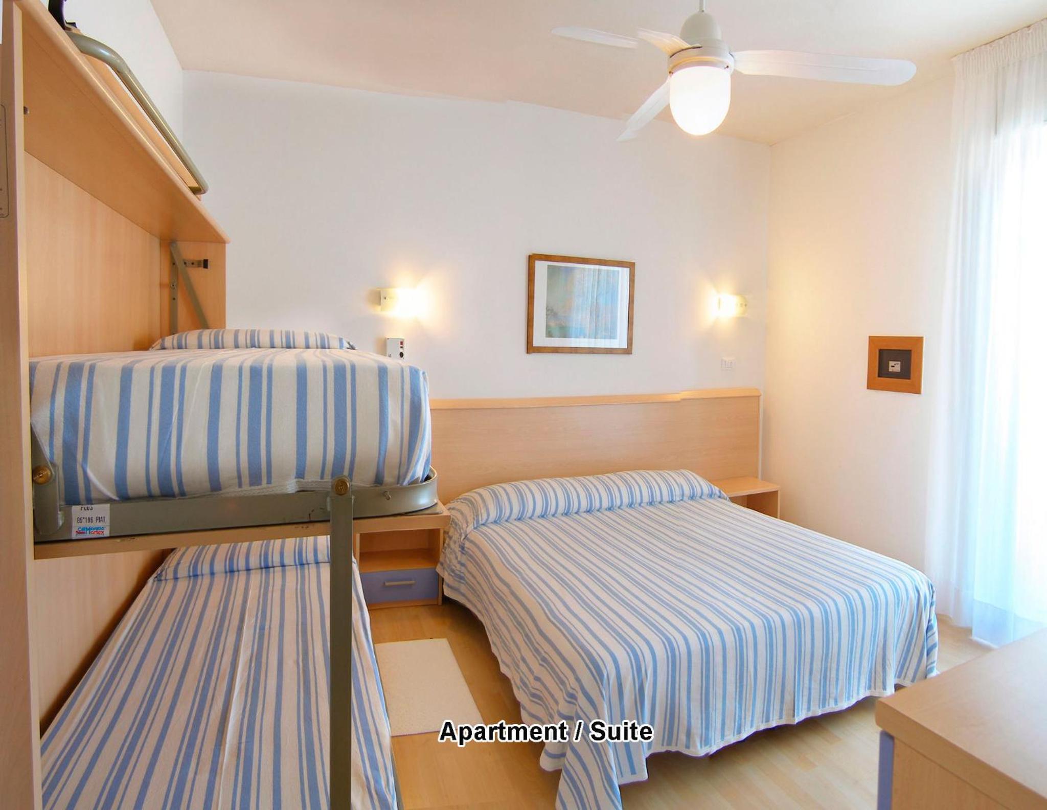 Quadruple Room with Balcony - Photo 6