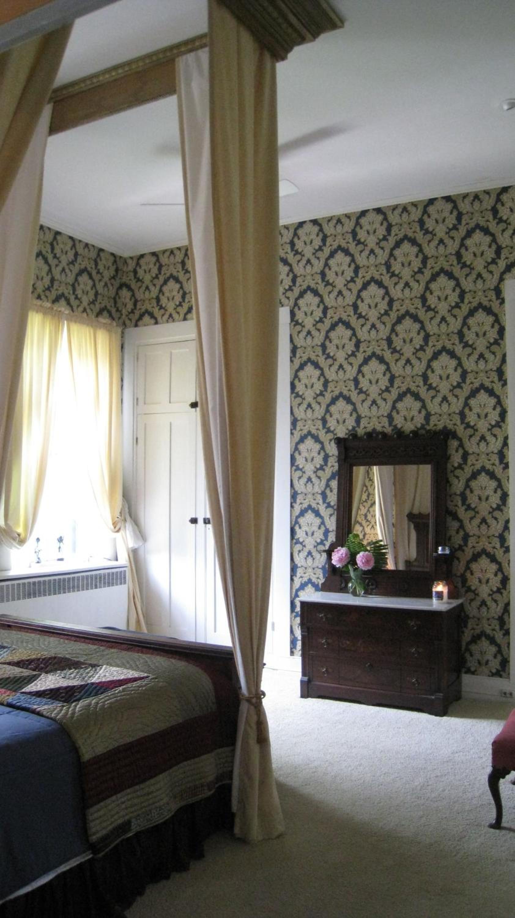 Deluxe Queen Room with Shower photo 2