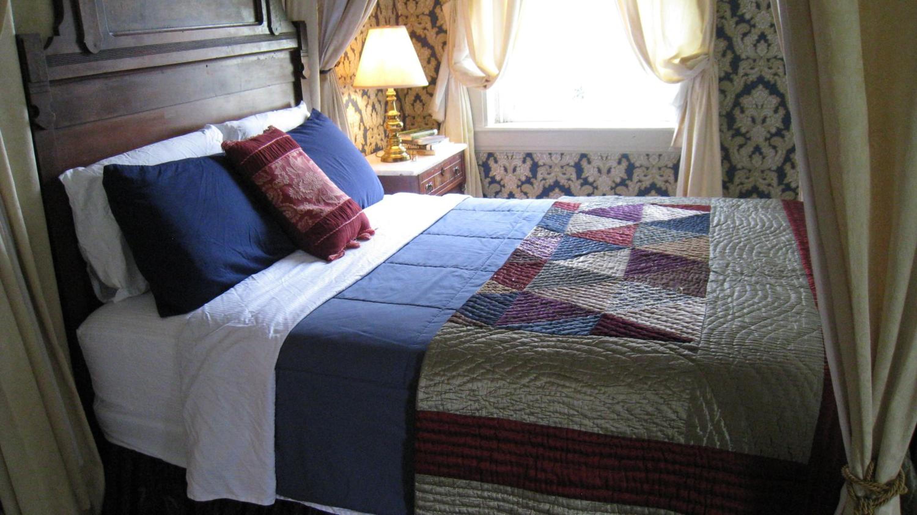 Deluxe Queen Room with Shower photo 1