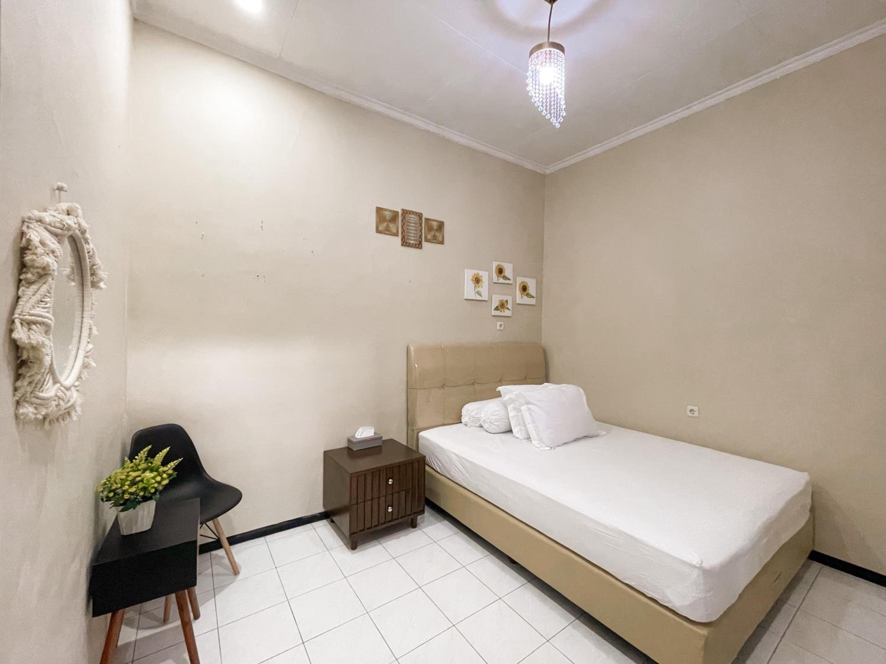 Double Room - Photo 7