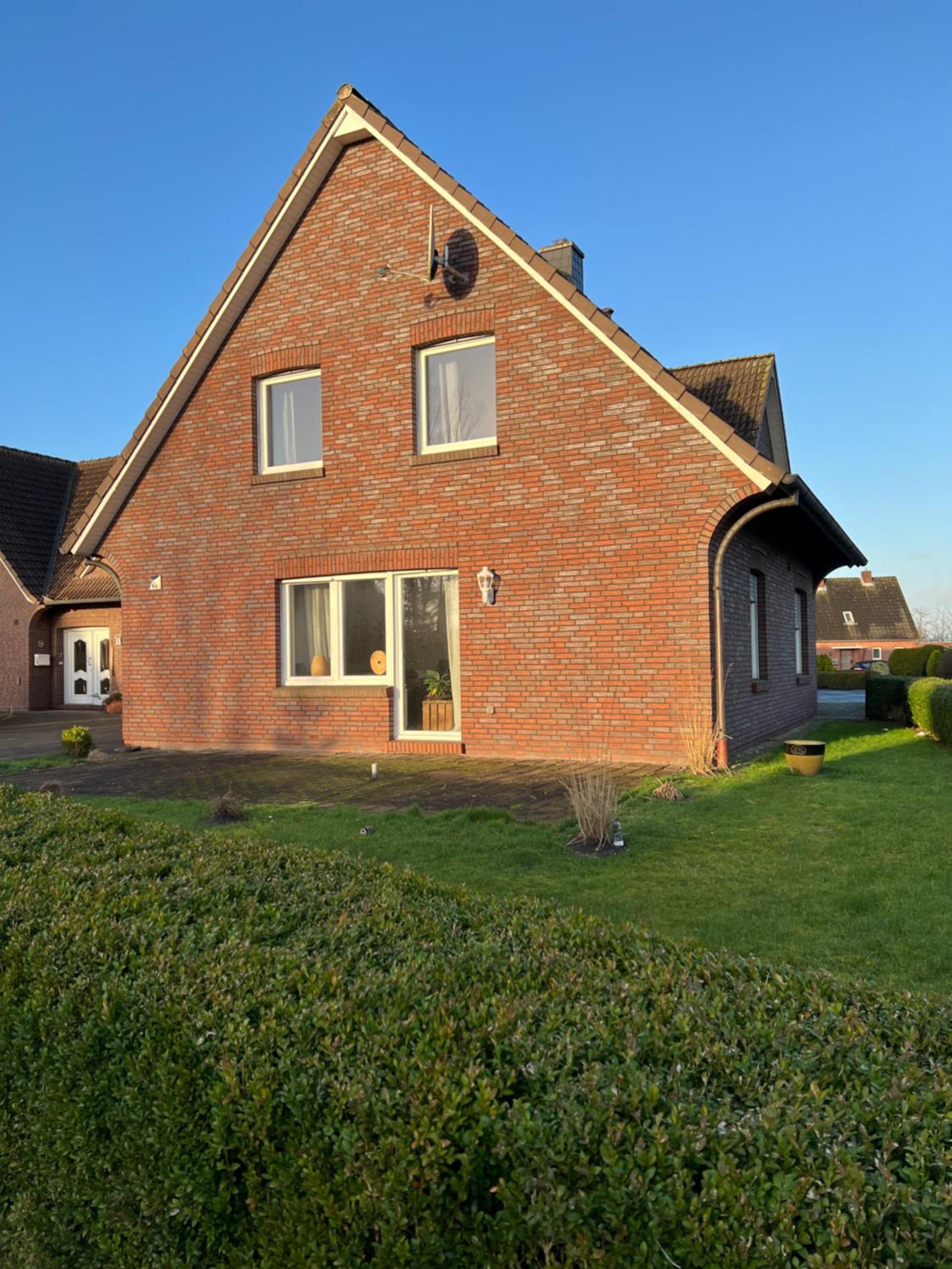 Five-Bedroom House photo 3