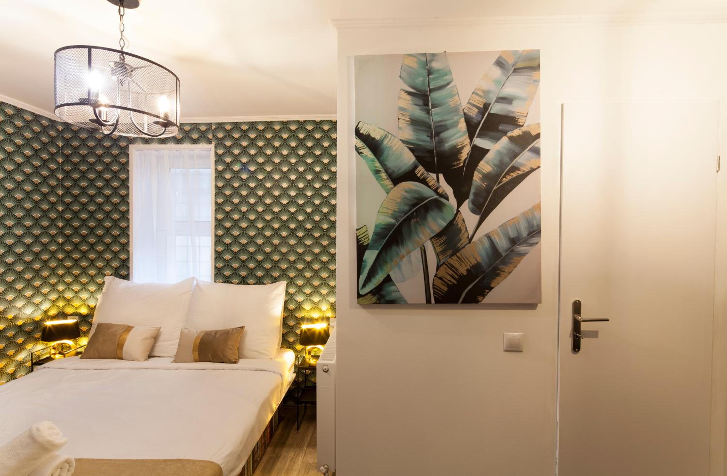 One-Bedroom Apartment - Photo 1