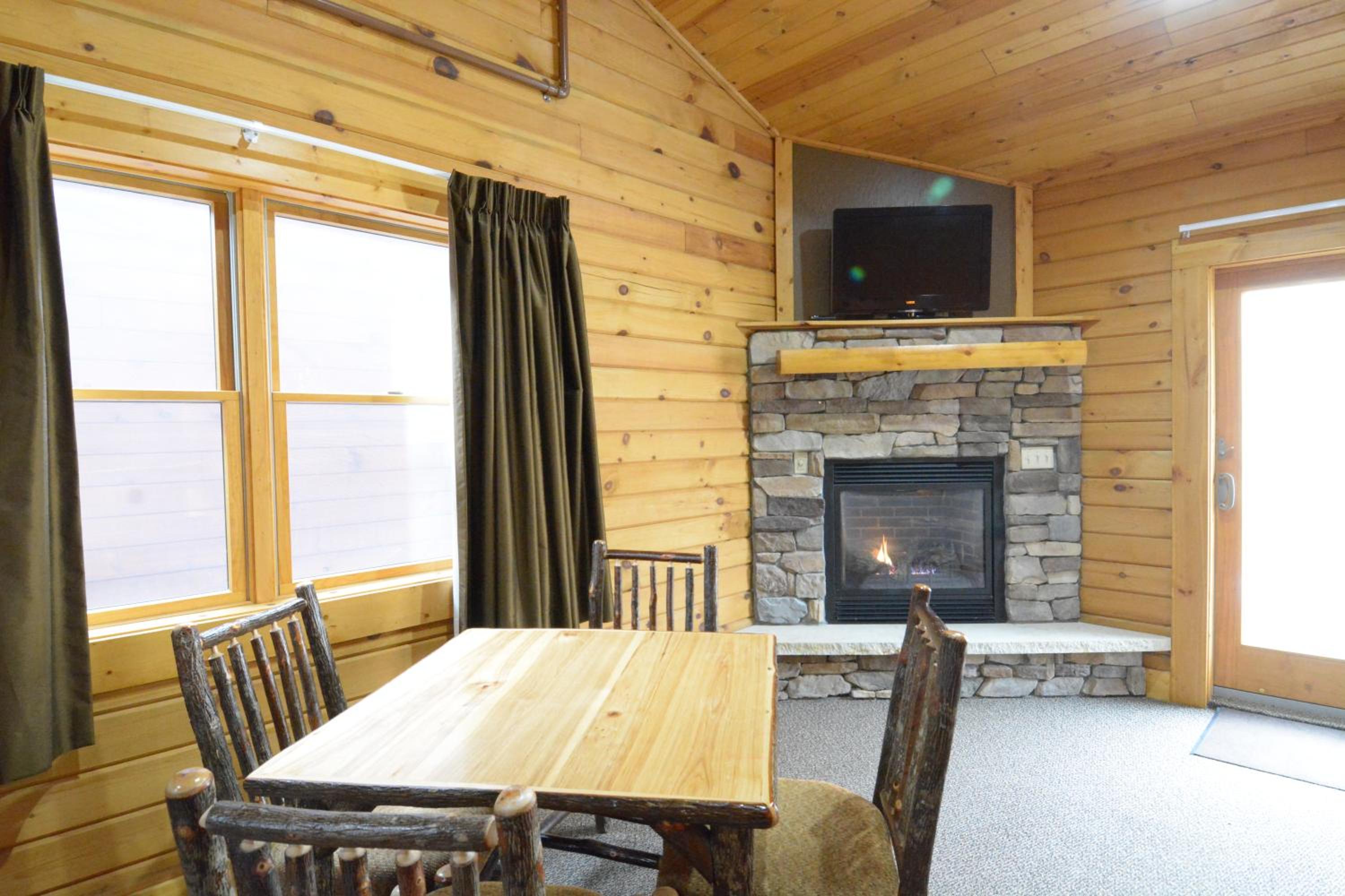 One-Bedroom Chalet -Pet Friendly photo 3