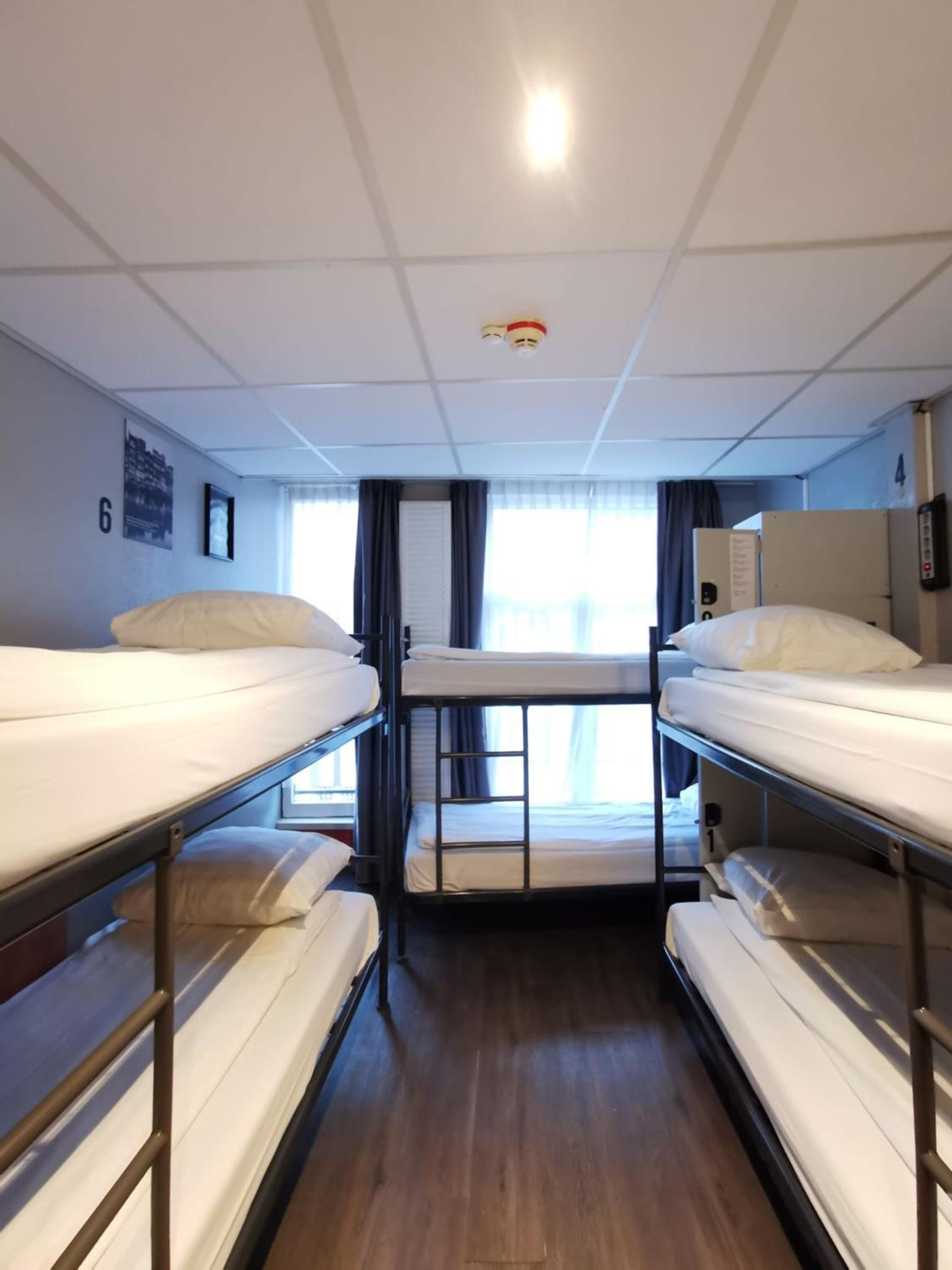 Bed in 6-Bed Mixed Dormitory Room photo 1