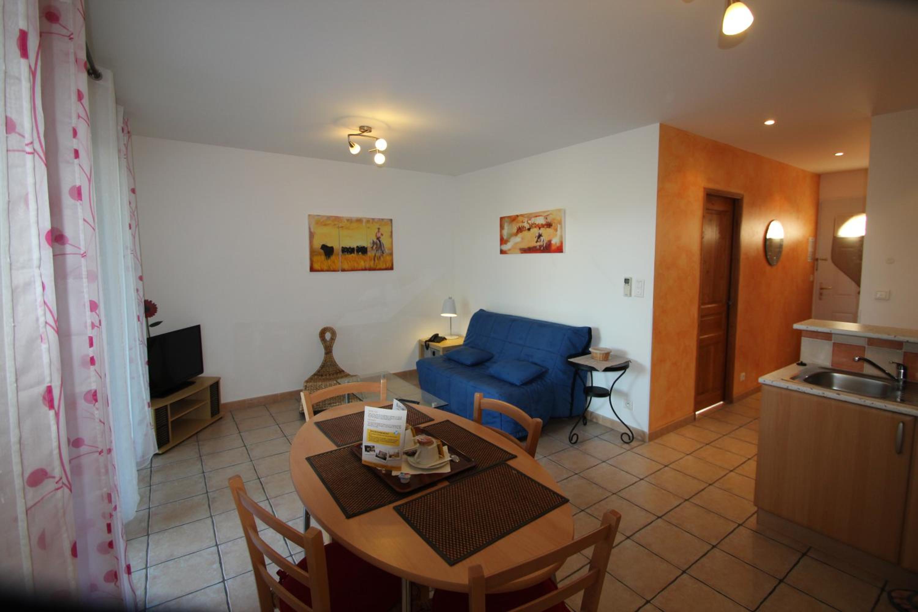 One-Bedroom Apartment (1-4 Adults) private terrace long stay photo 3