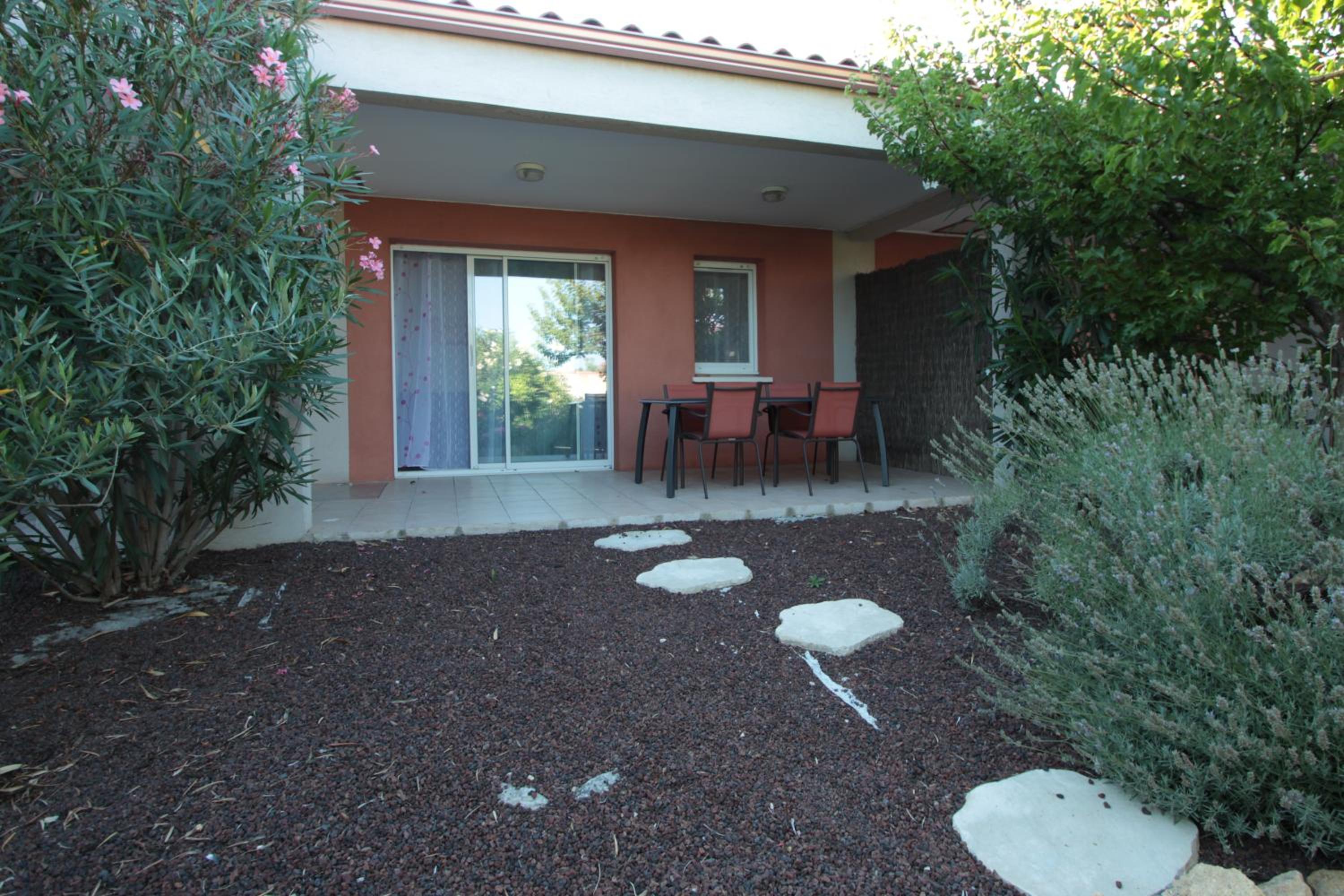 One-Bedroom Apartment (1-4 Adults) with Balcony with hotel services  photo 3