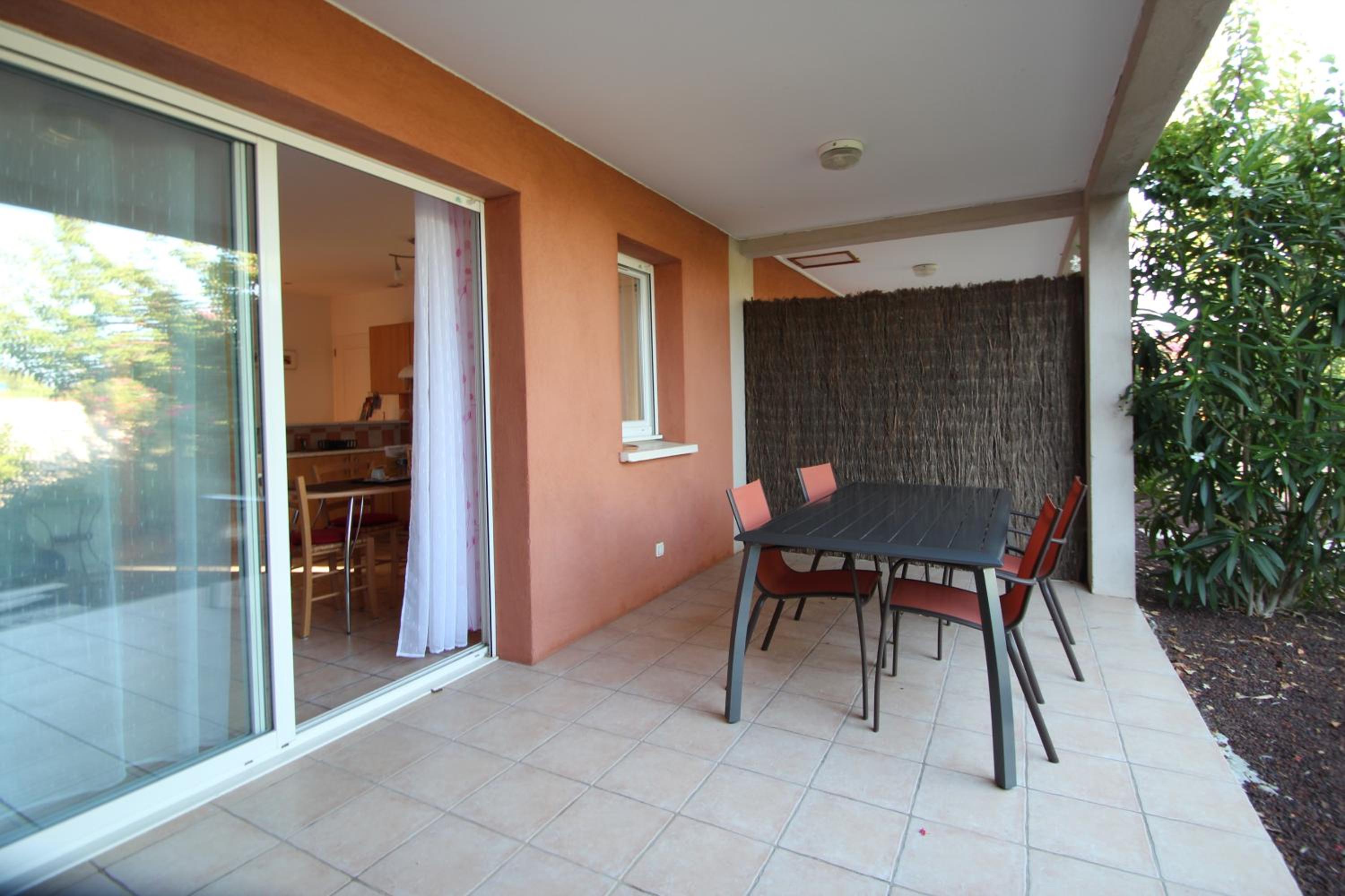 One-Bedroom Apartment (1-4 Adults) with Balcony with hotel services  photo 2