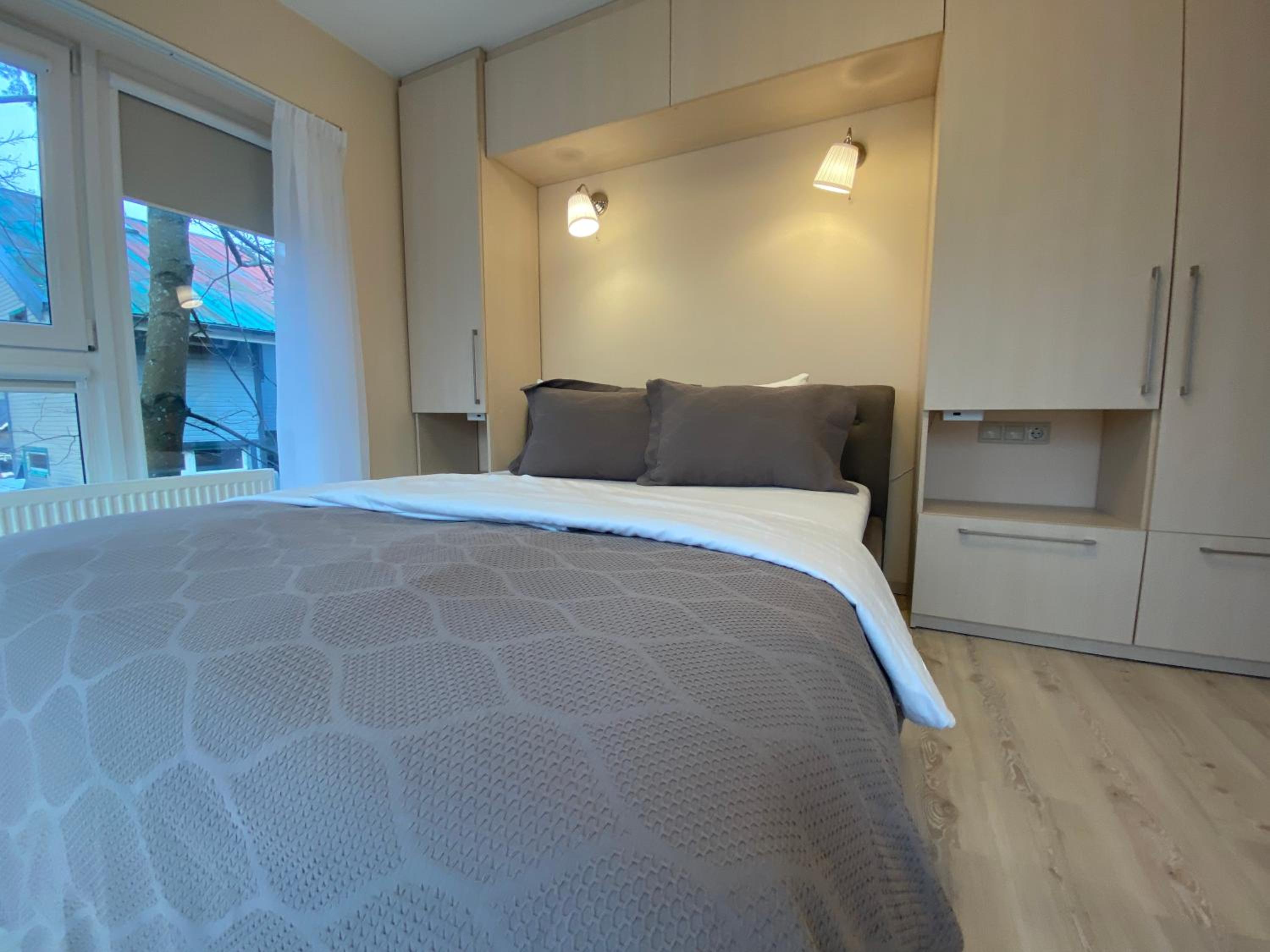 One-Bedroom Apartment - Photo 2