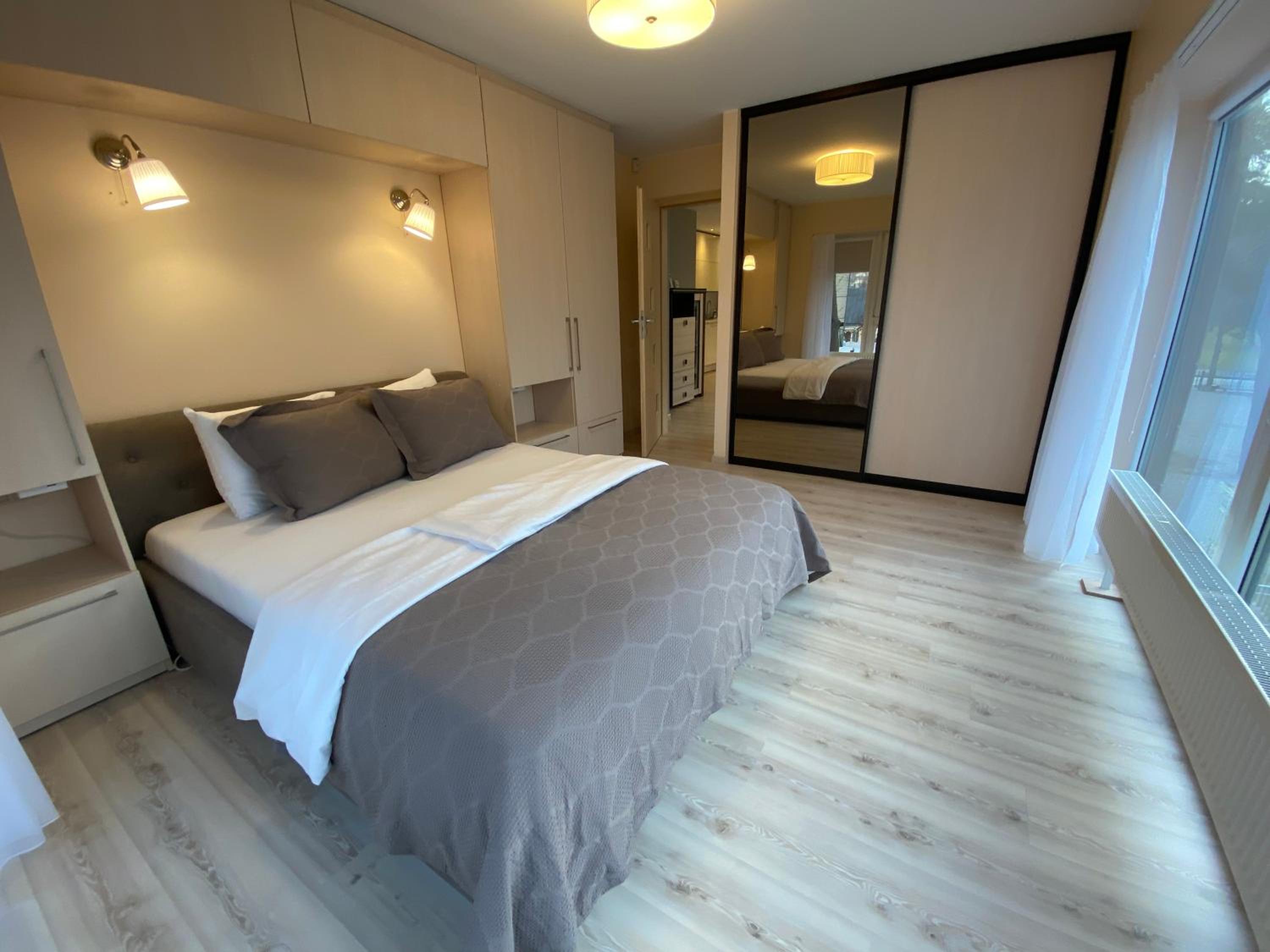 One-Bedroom Apartment - Photo 1
