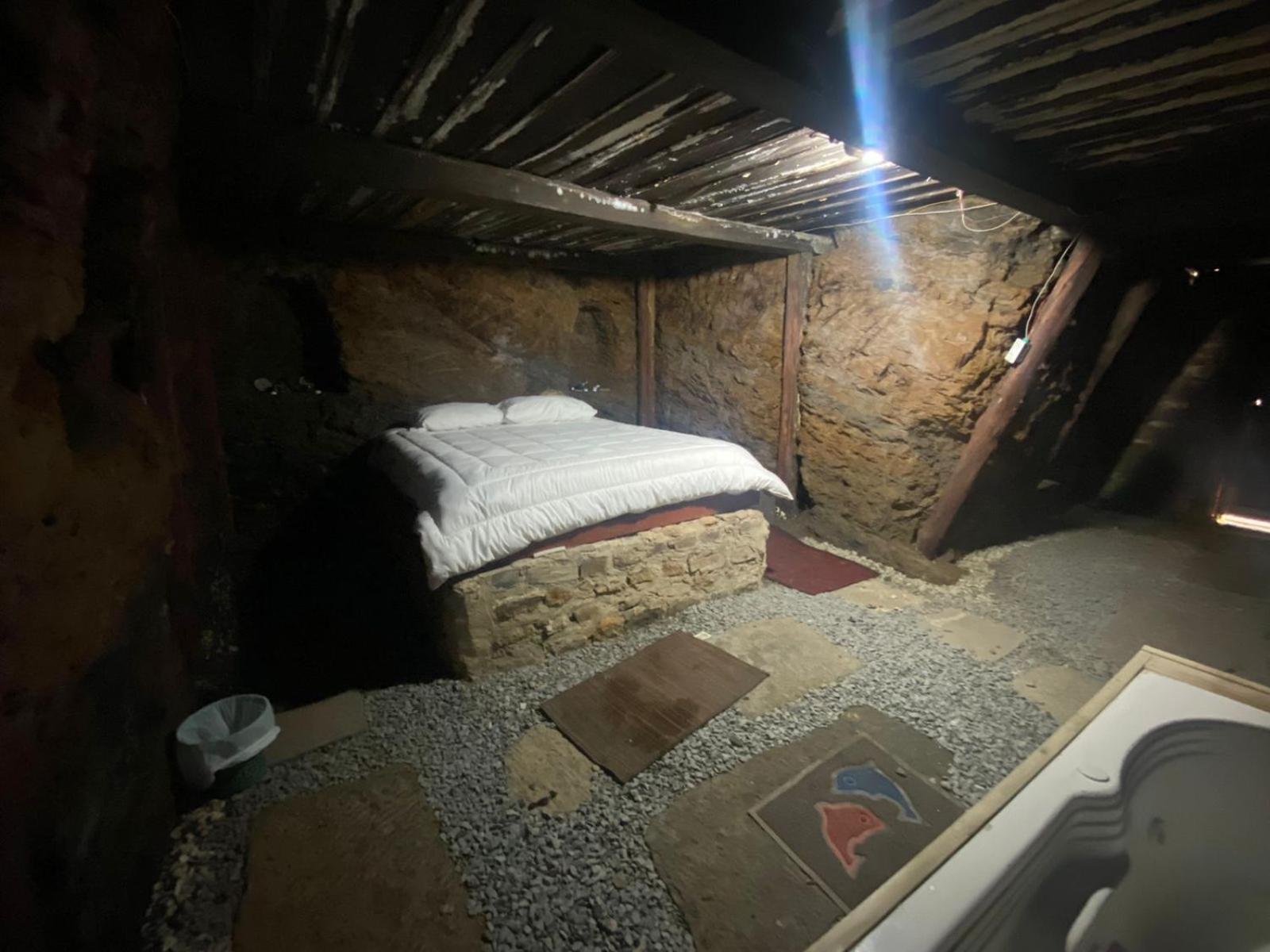 King Suite with Spa Bath photo 3