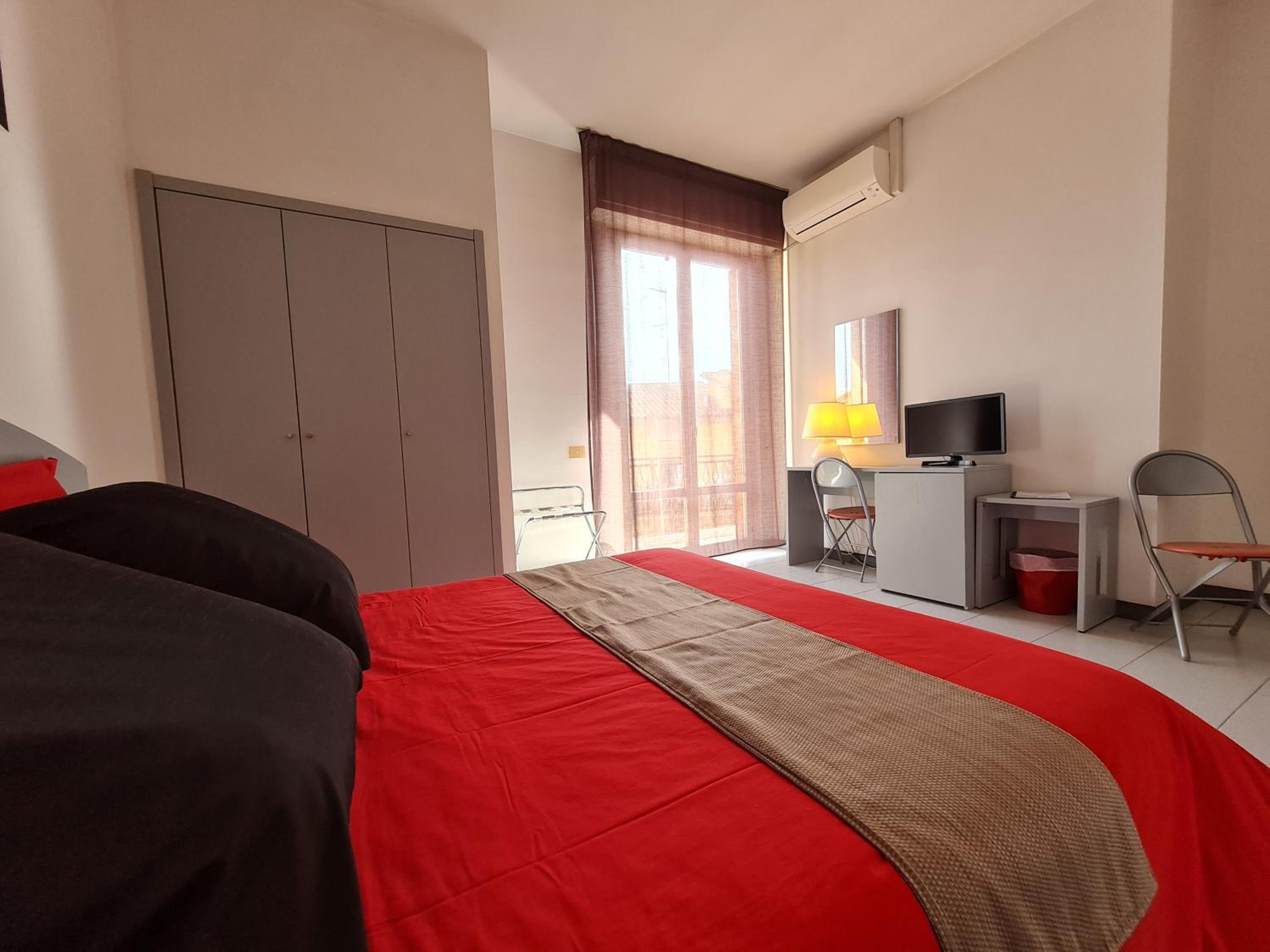Deluxe Double Room with Balcony photo 3