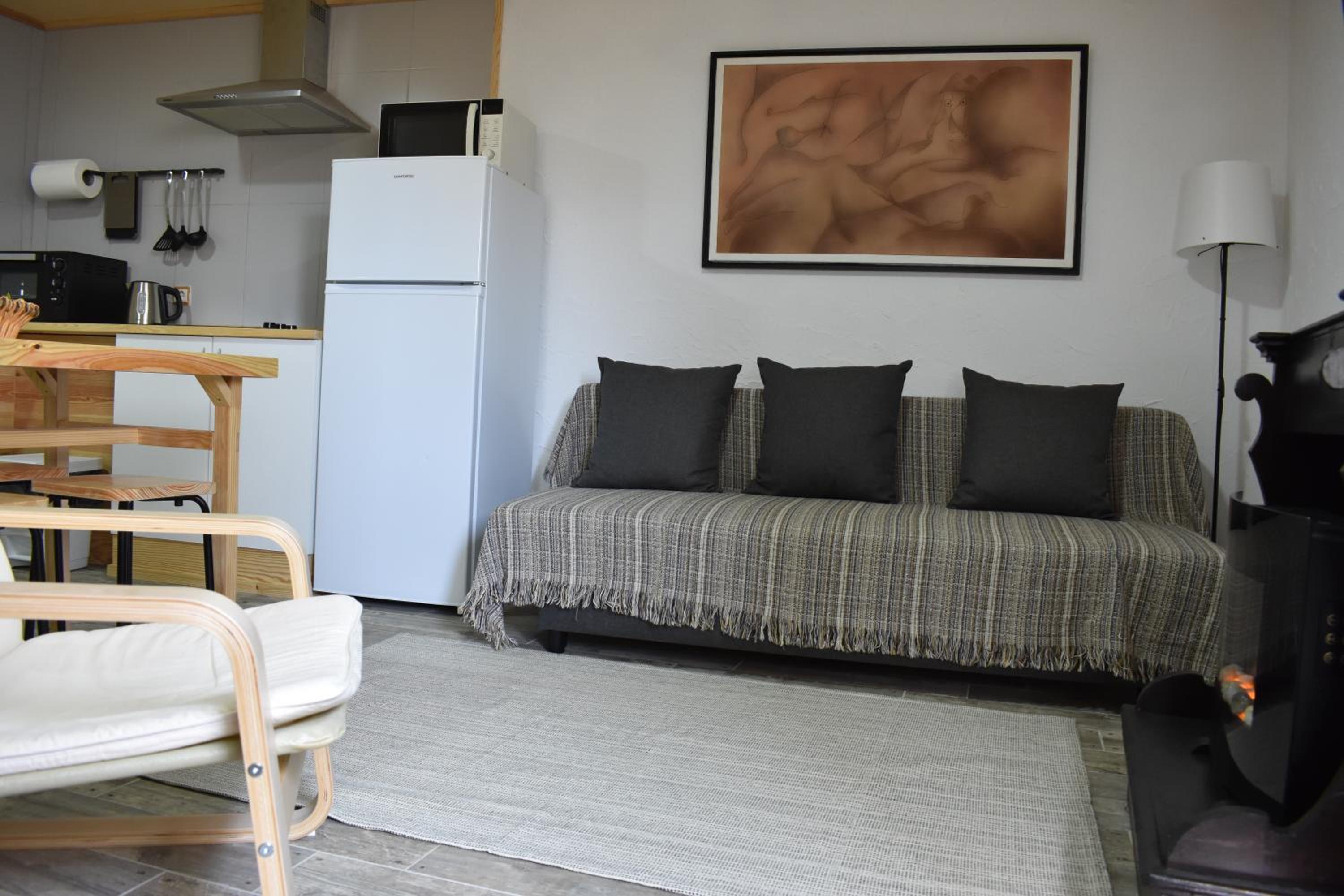 One-Bedroom House - Photo 2
