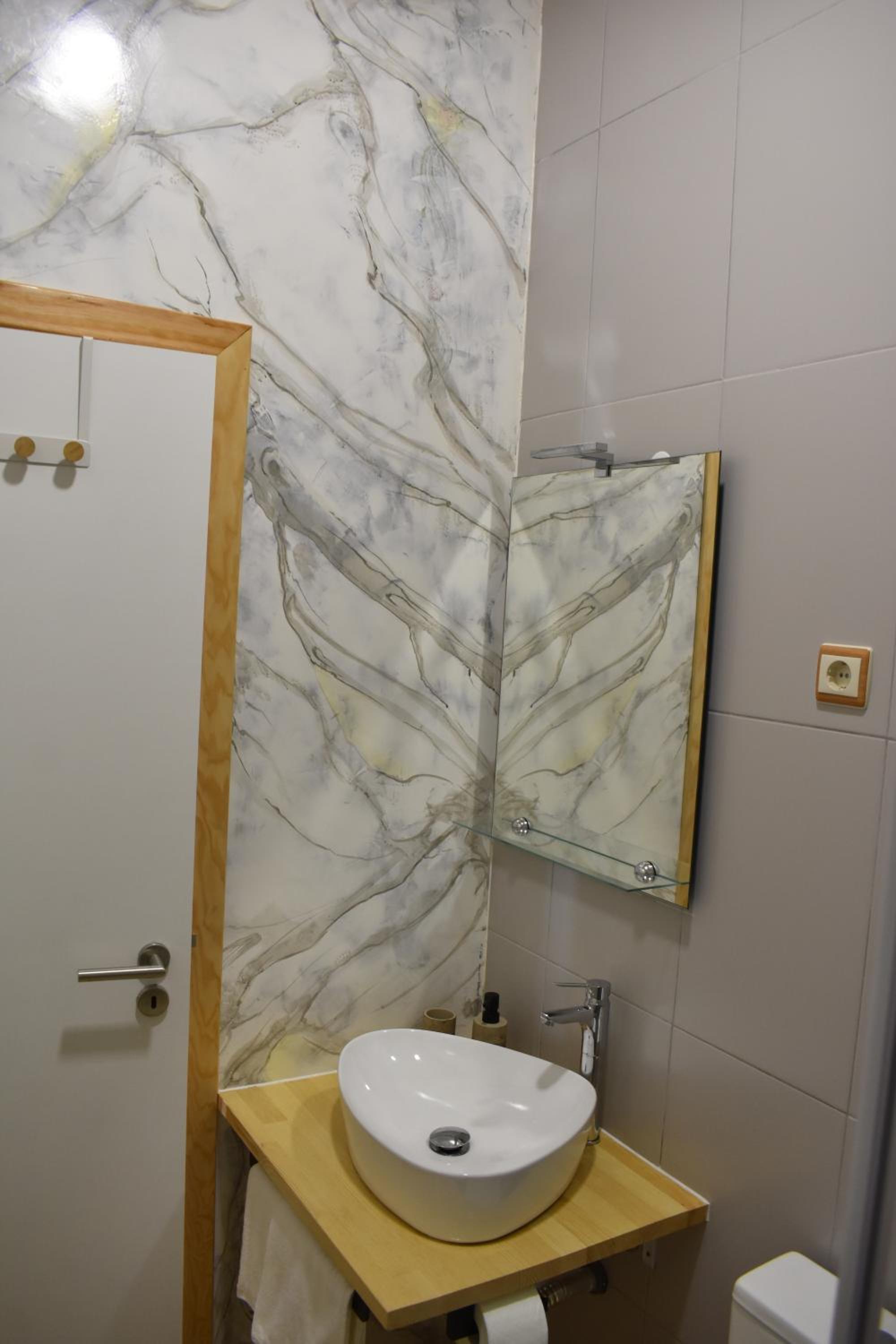 One-Bedroom House - Photo 16