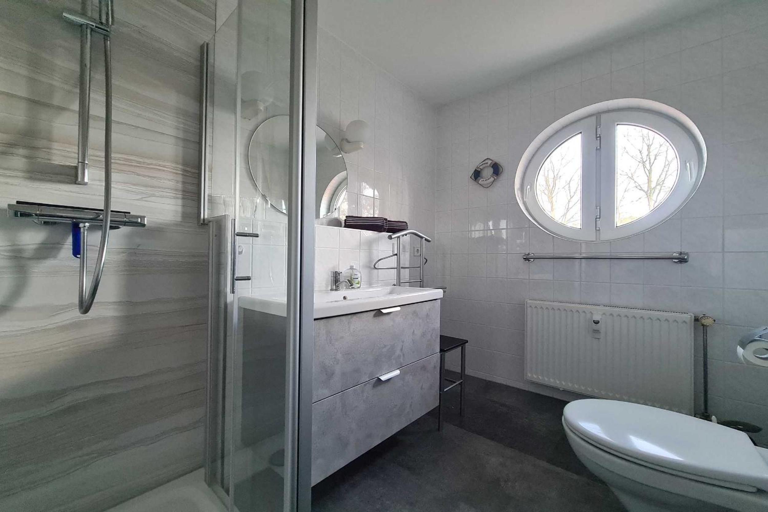 One-Bedroom Apartment with Balcony photo 3