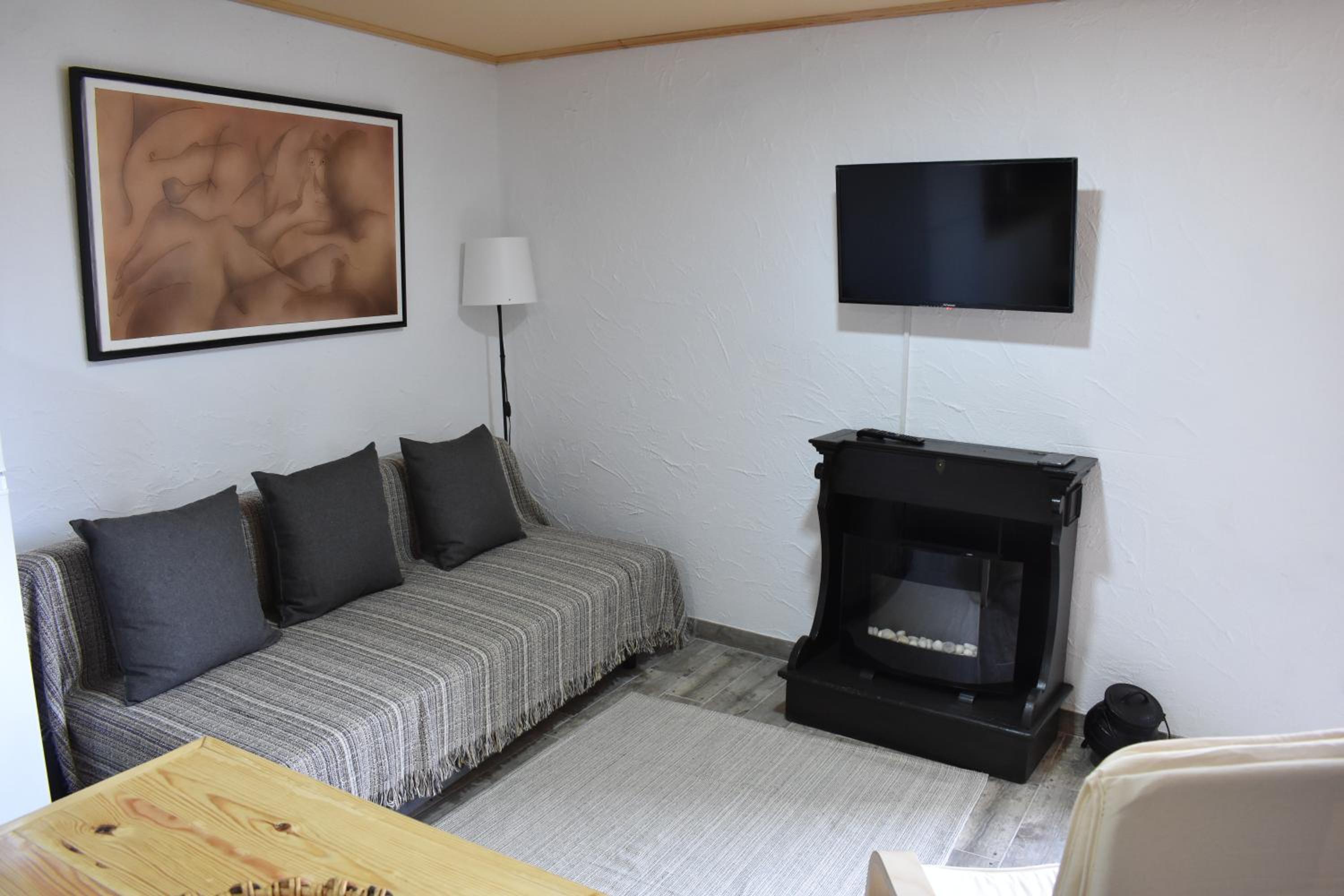 One-Bedroom House - Photo 17
