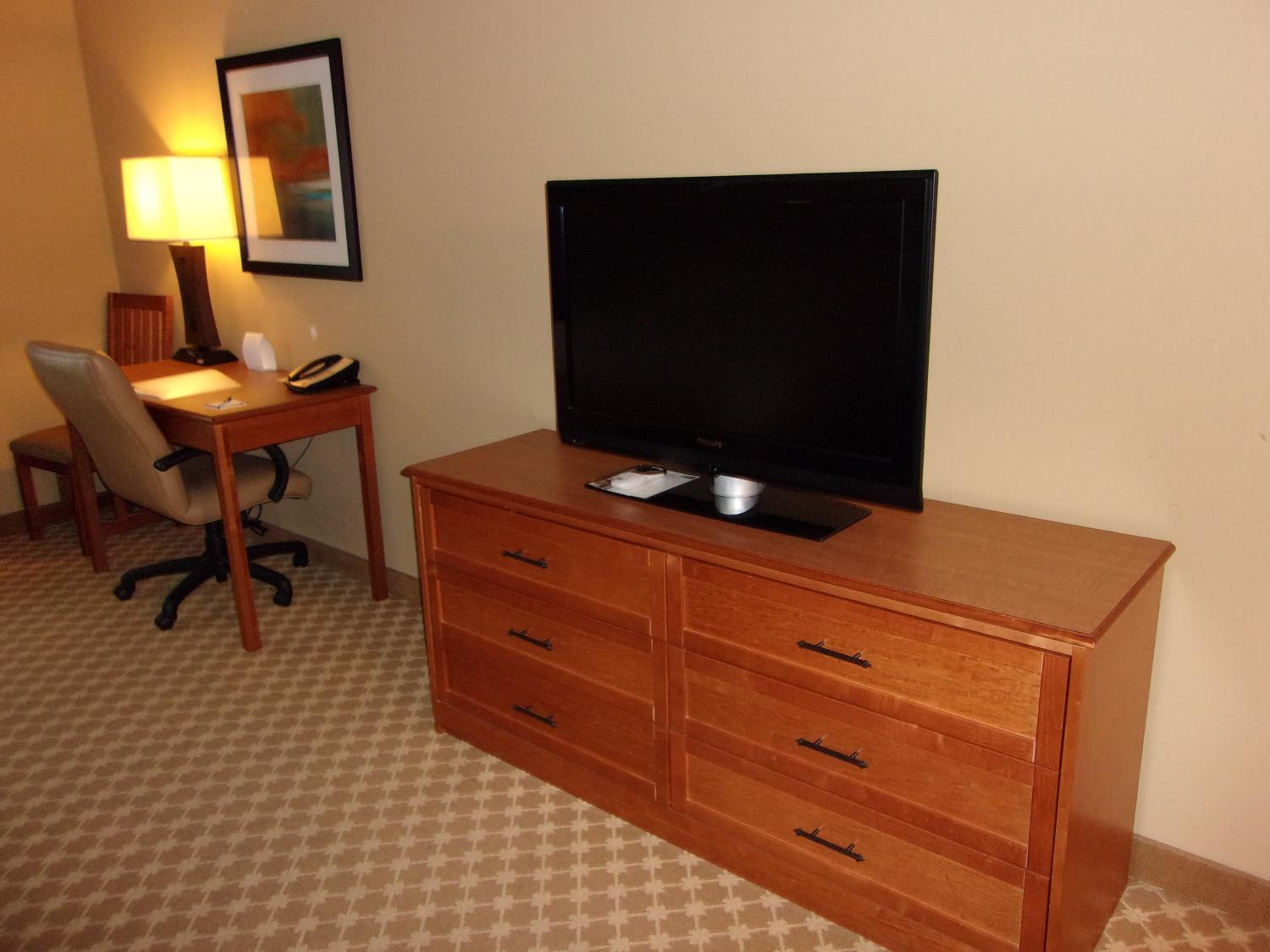 One-Bedroom Suite with Sofa Bed - Photo 9