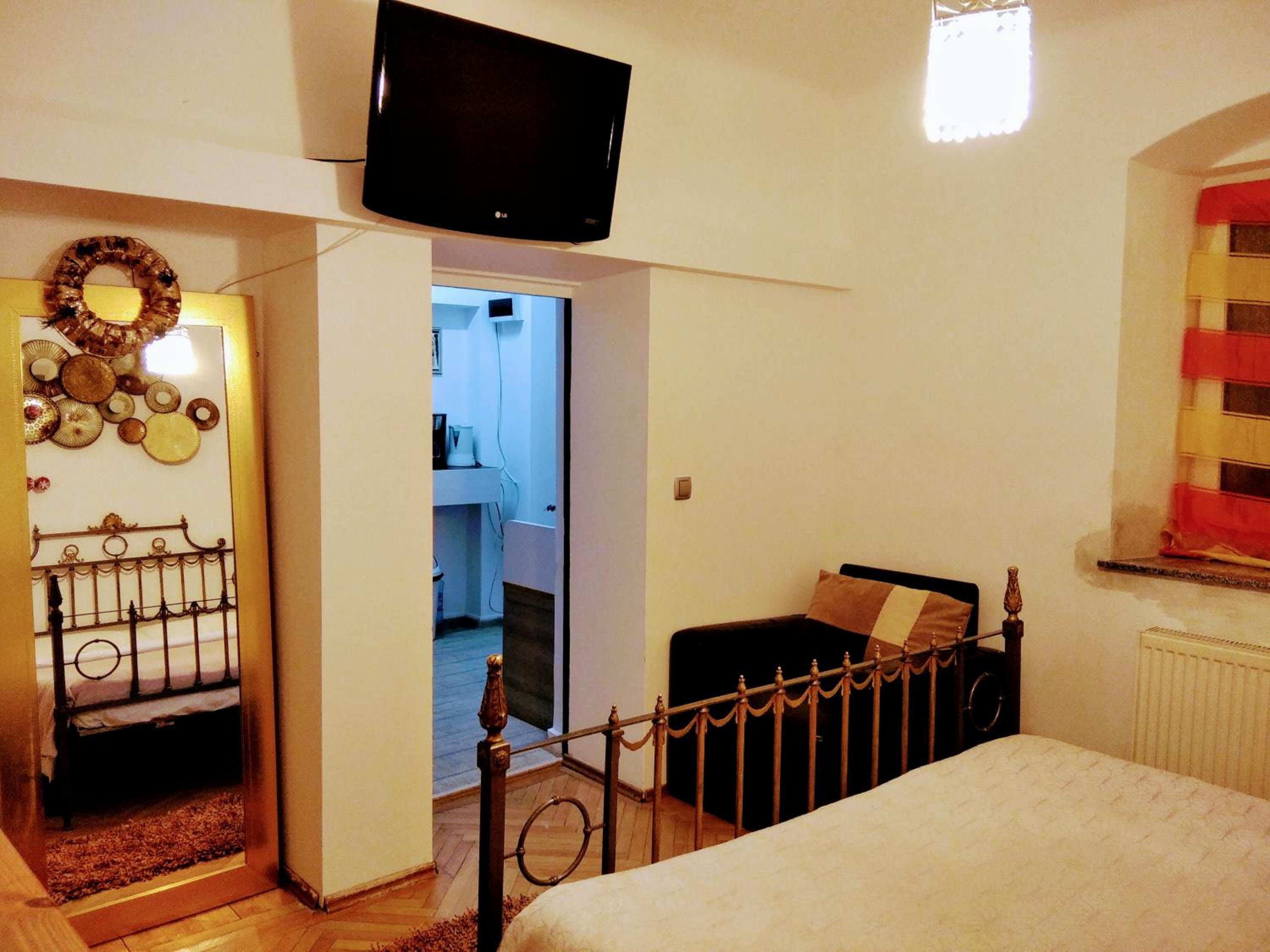 Two-Bedroom Apartment - Photo 20