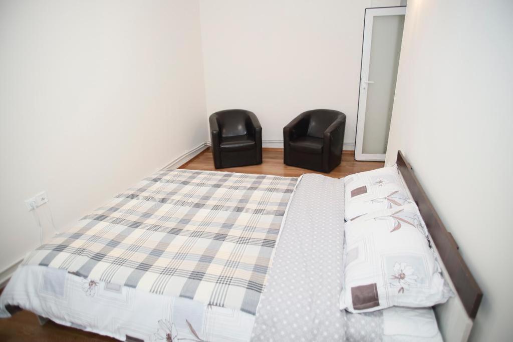 One-Bedroom Apartment photo 3