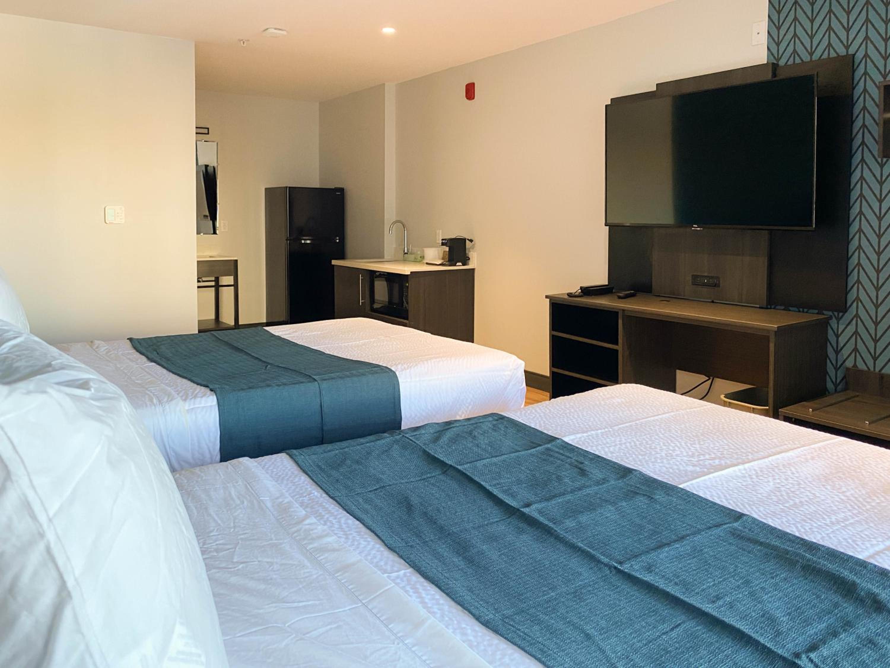 Quadruple Room - Disability Access - Photo 5