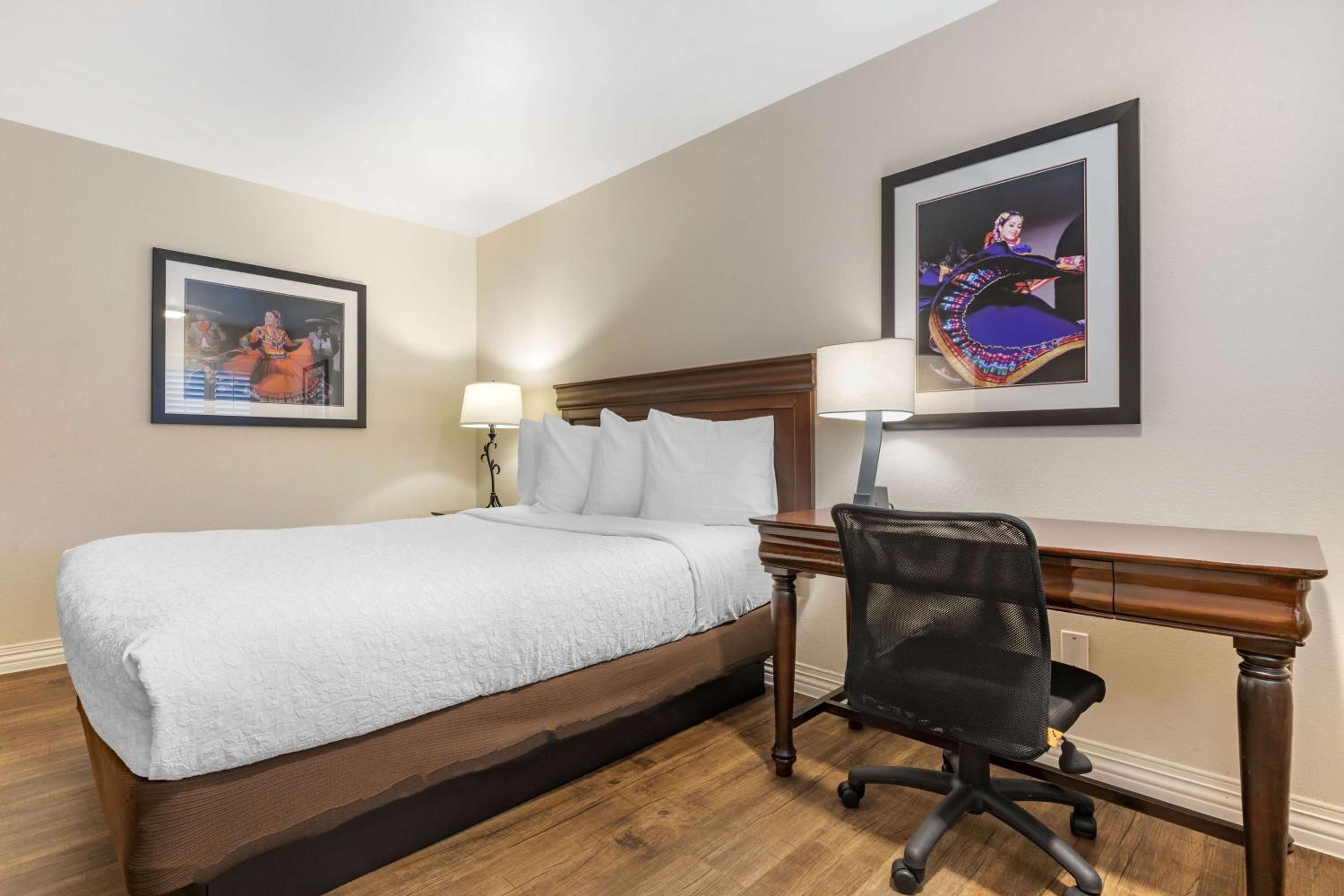 Queen Room - Disability Access - Non-Smoking - Photo 1