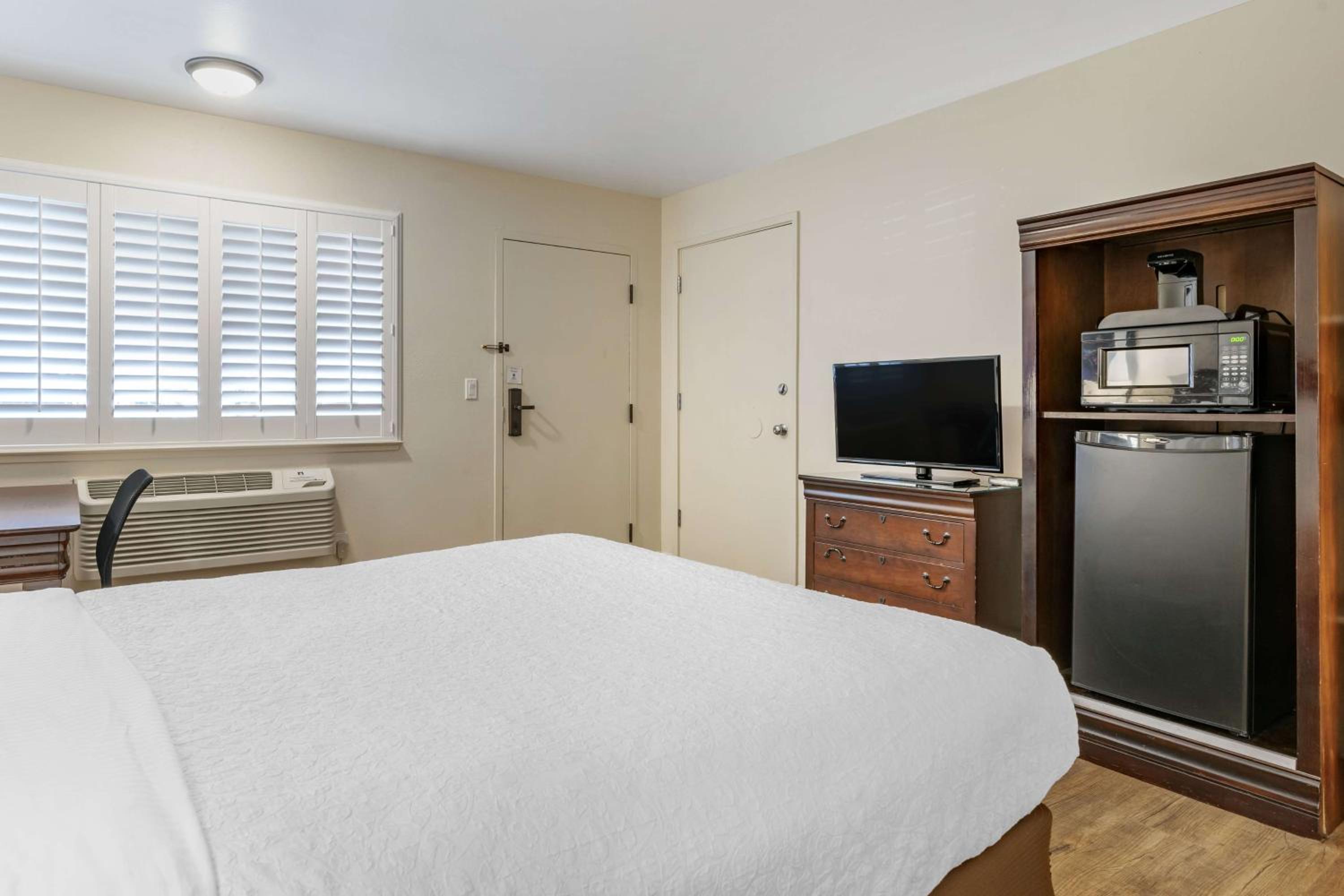 Queen Room - Disability Access - Non-Smoking - Photo 3