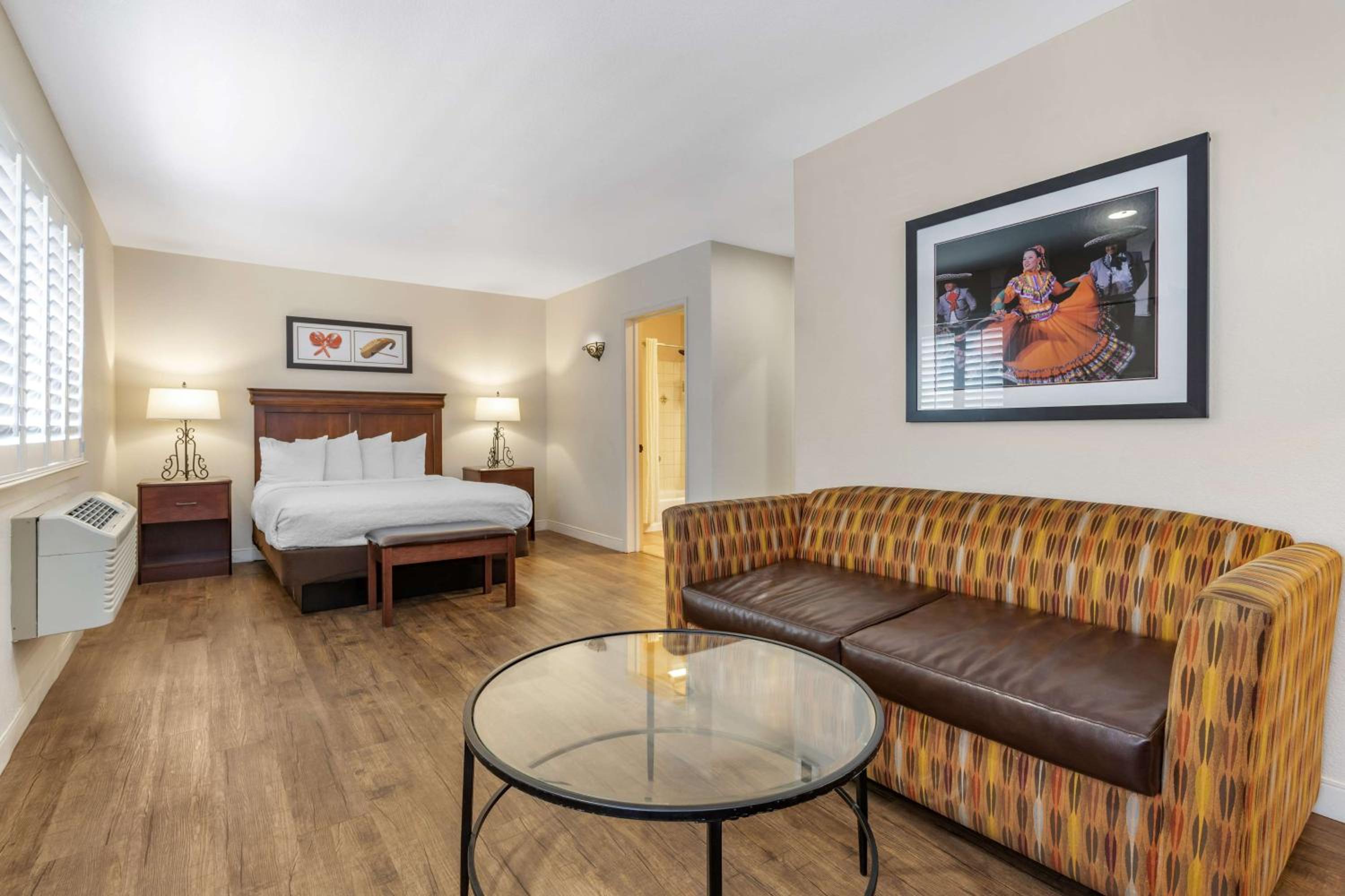 Two-Bedroom Suite with One King and One Queen Bed with Spa Bath and Fireplace - Non-Smoking - Photo 1