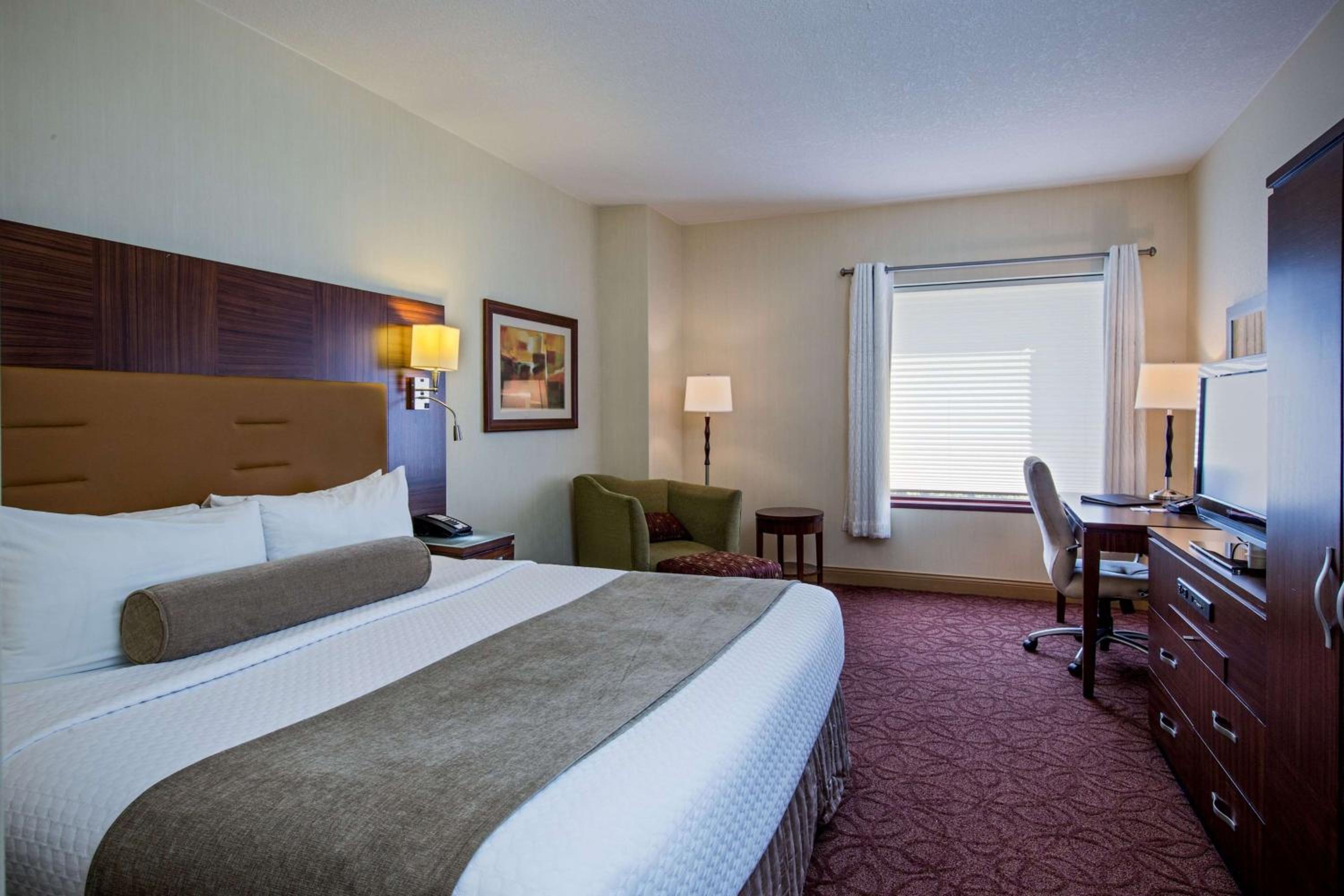 One-Bedroom King Suite - Hearing Accessible photo 1