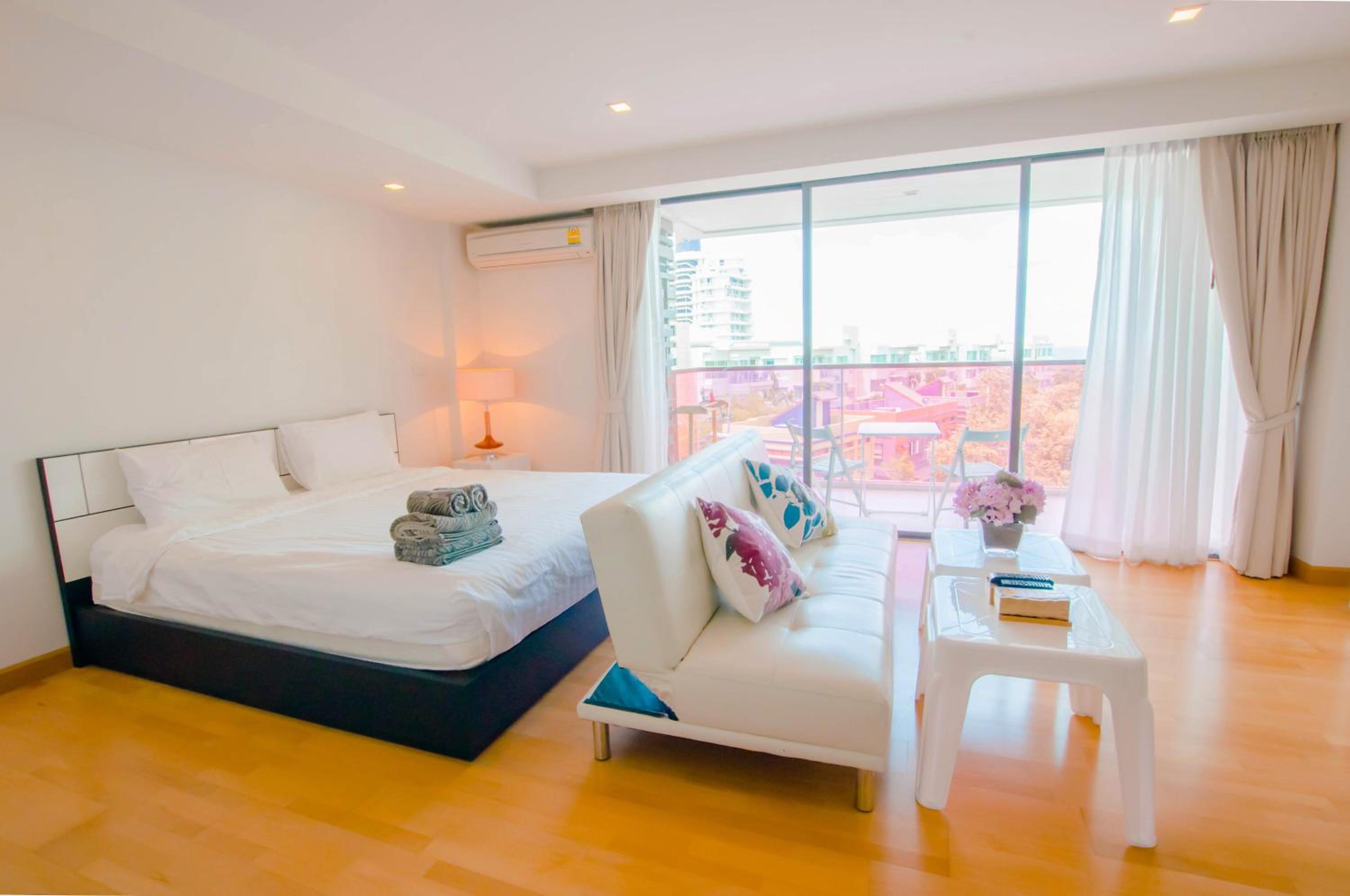 Studio Apartment with Partial Sea View
