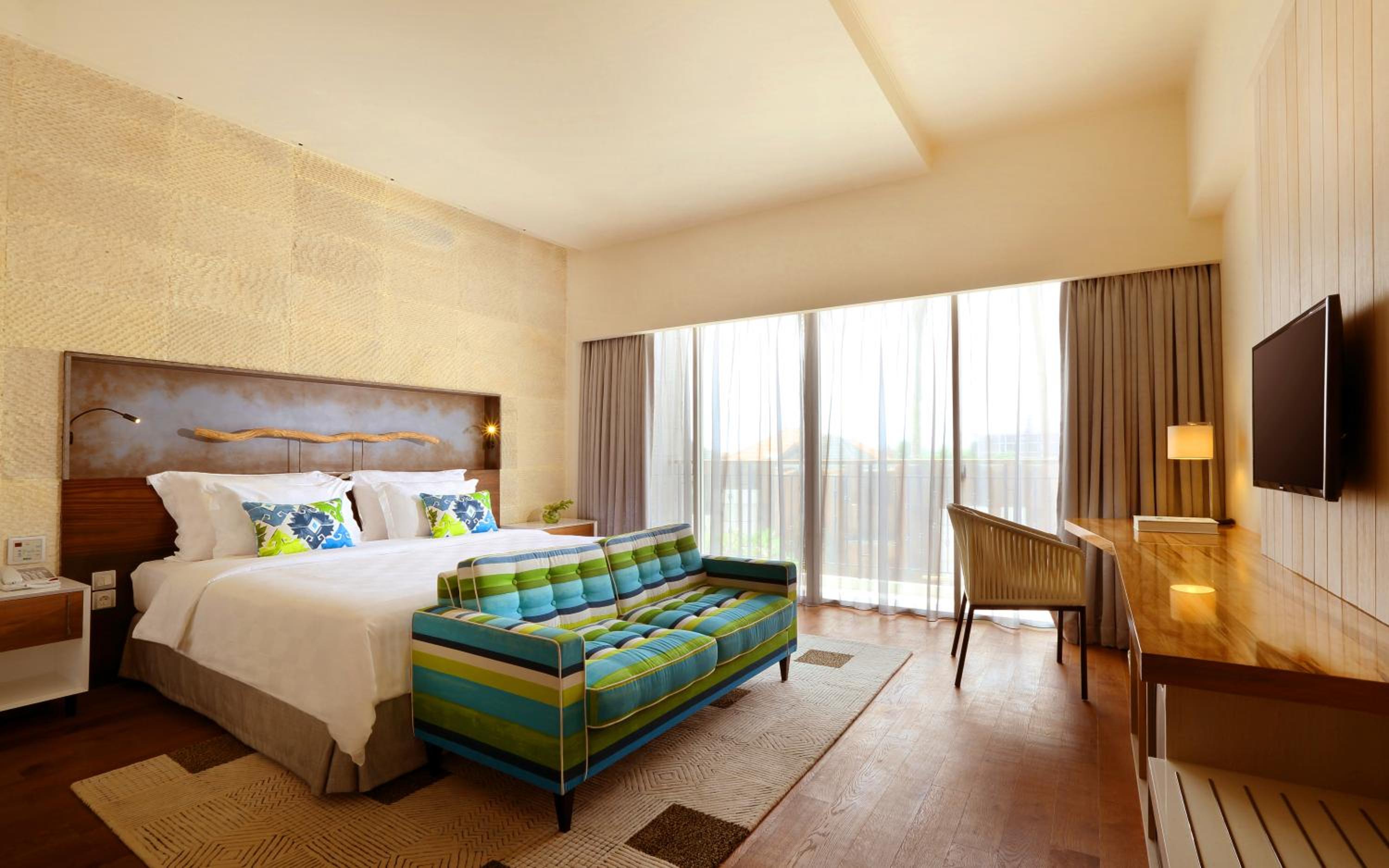 TShell Room with All Day Breakfast and other Free Benefits