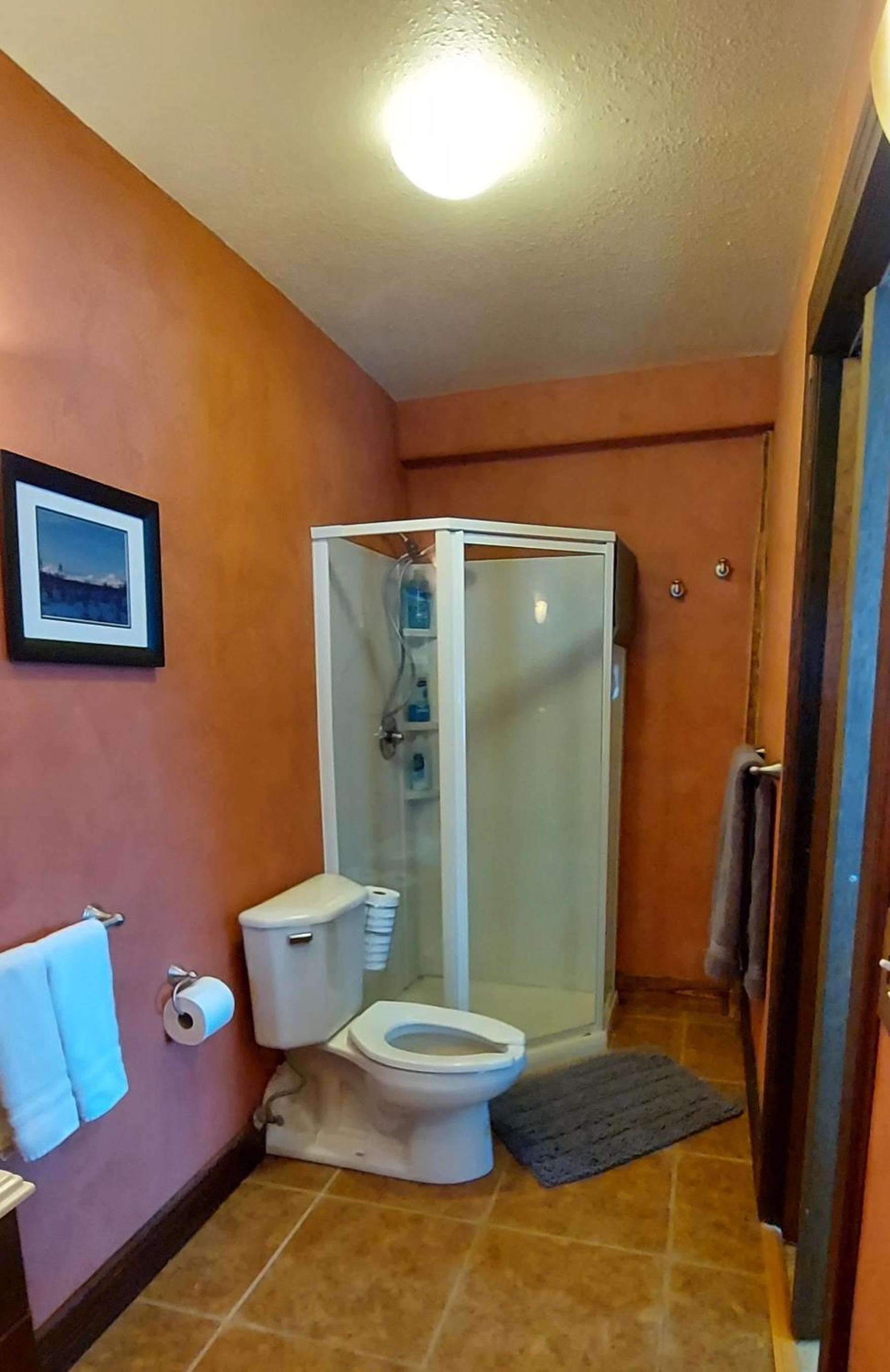 Room 5 - Upper Level - Photo 2