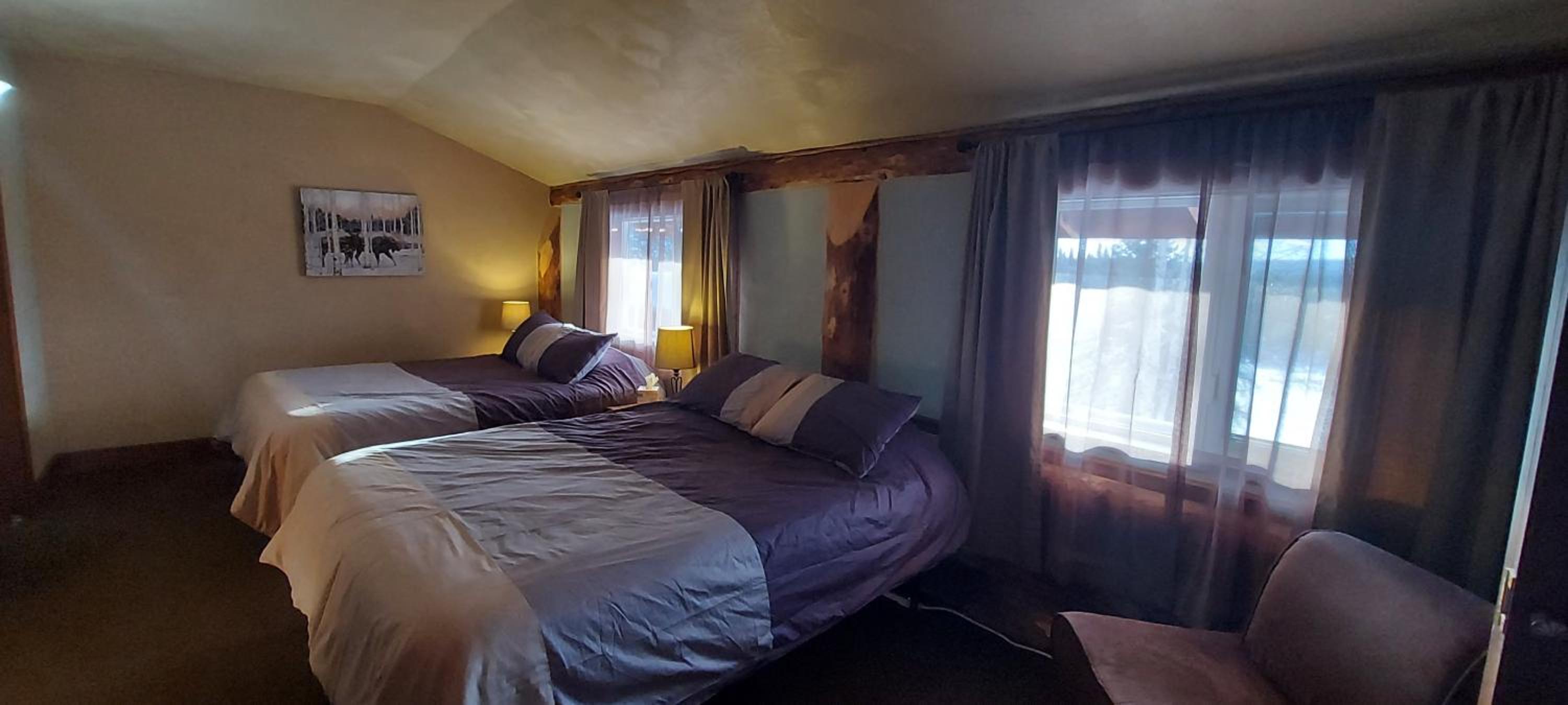 Room 7 - Upper Level - Photo 1