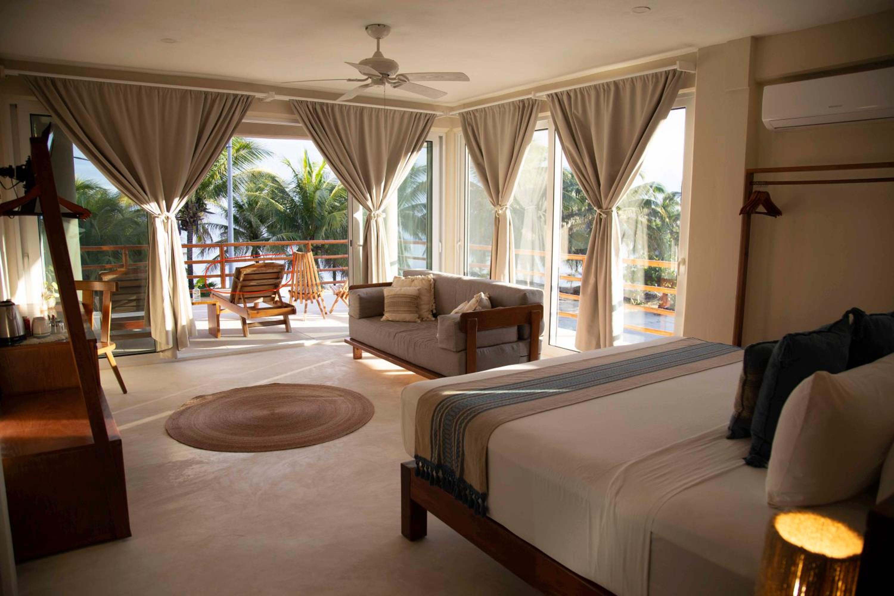 Suite with Sea View - Photo 16