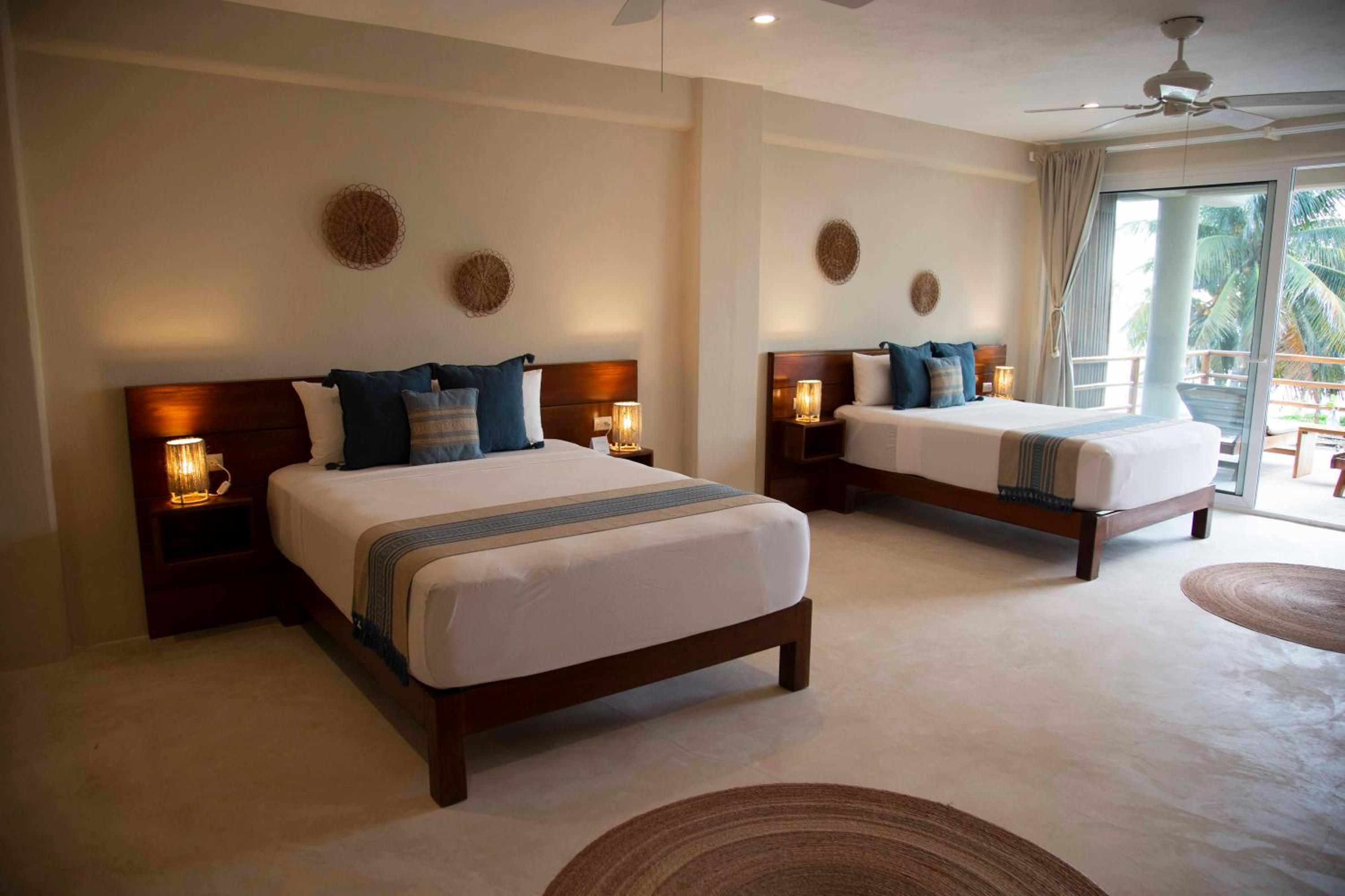 Queen Suite - Photo 1