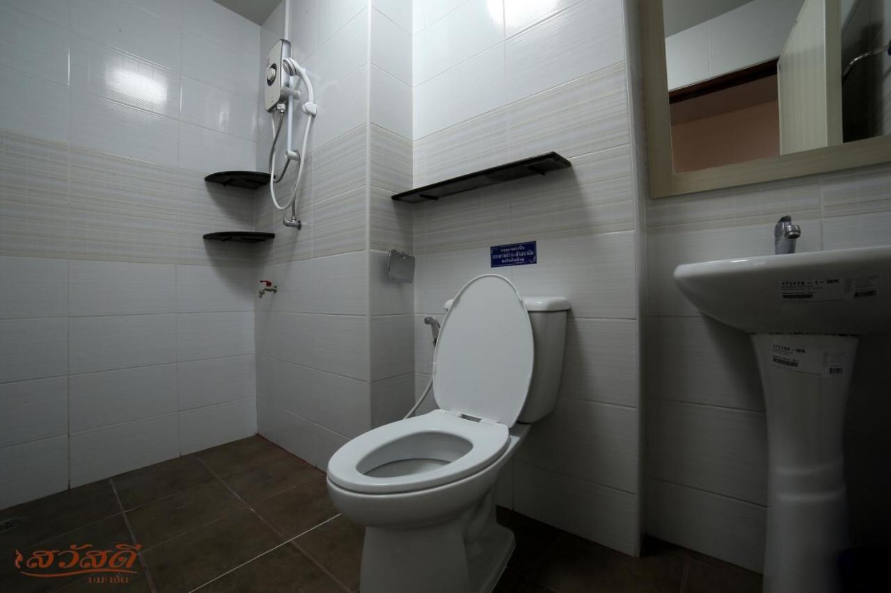 One-Bedroom Apartment - Photo 12