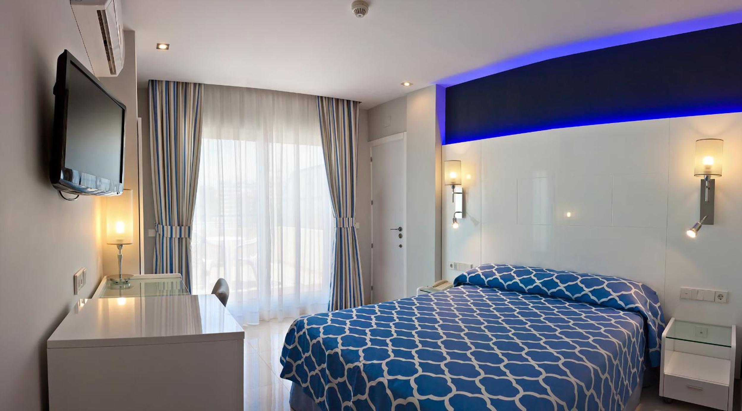 Twin Room with Side Sea View photo 2