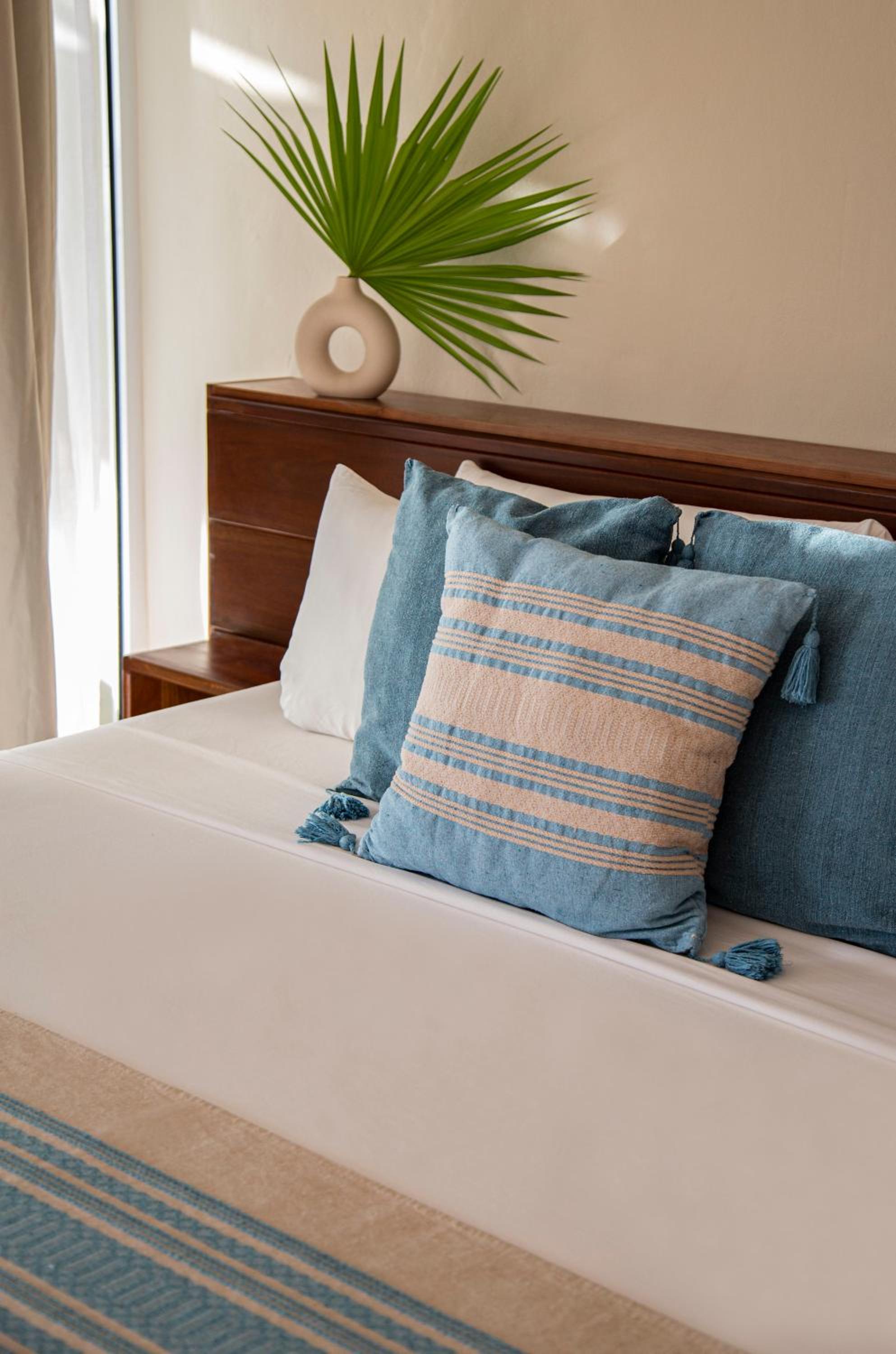 Deluxe Suite with Sea View - Photo 1