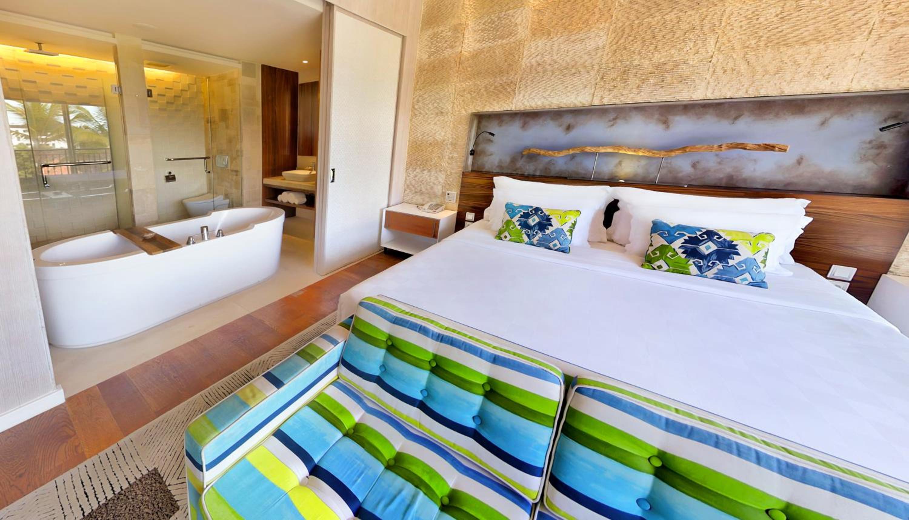 TShell Room with All Day Breakfast and other Free Benefits