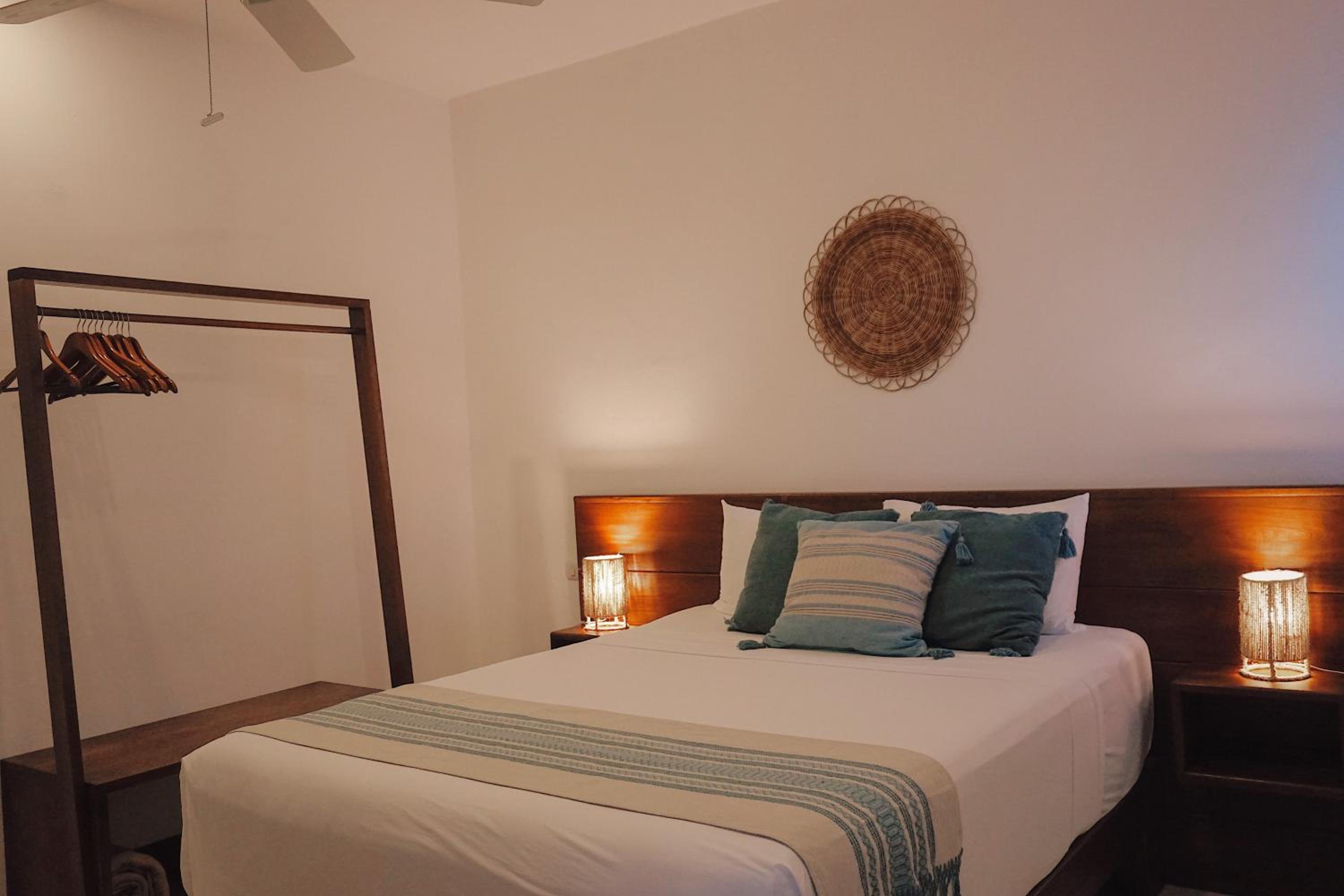 Deluxe Suite with Sea View - Photo 4