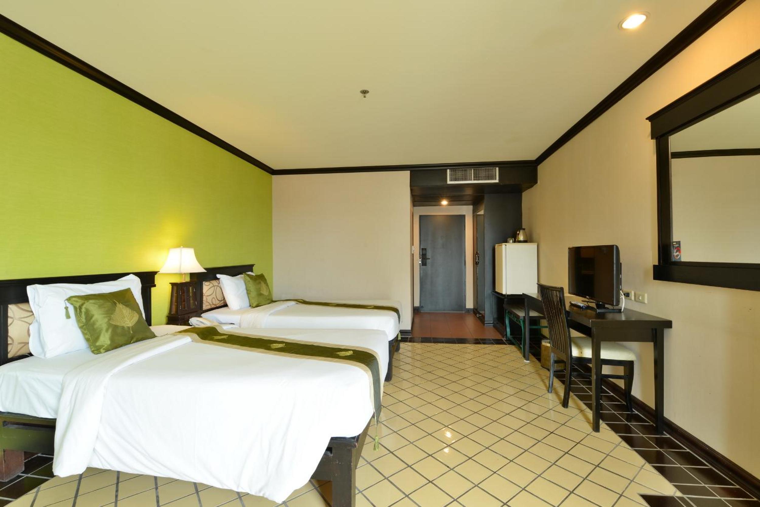 Deluxe Double or Twin Room - Photo 11