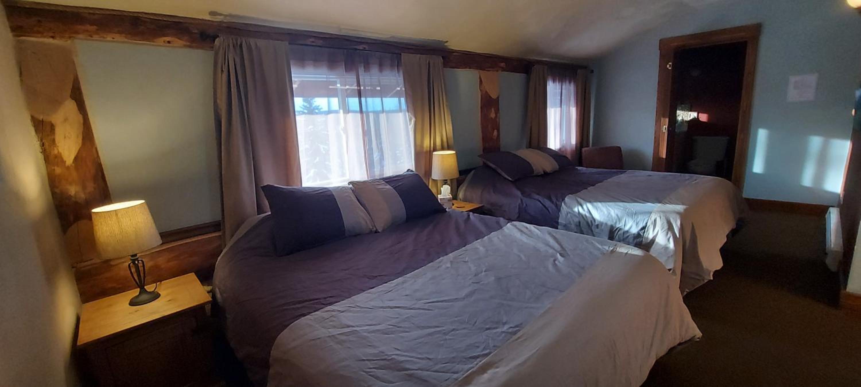 Room 7 - Upper Level - Photo 4