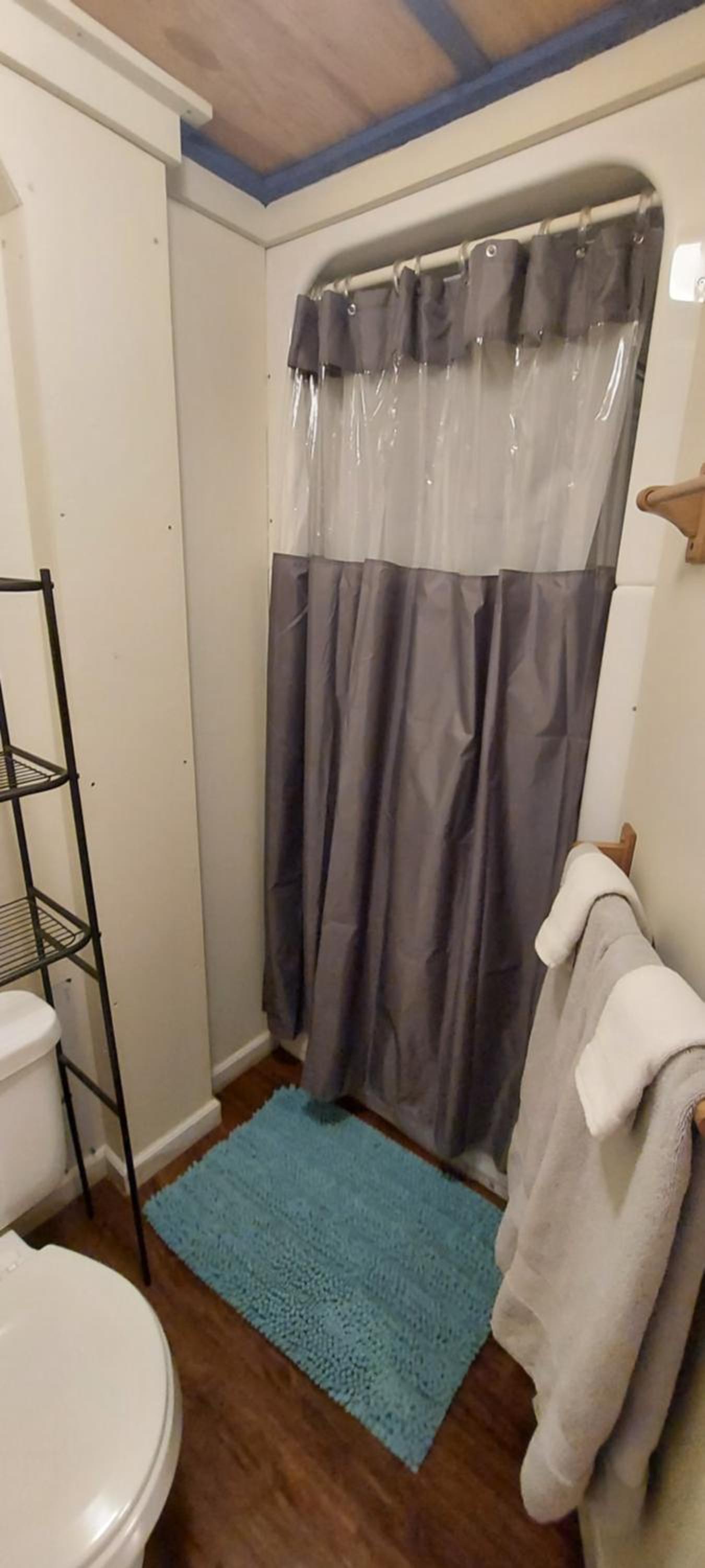 Room 4 - Lower Level photo 3