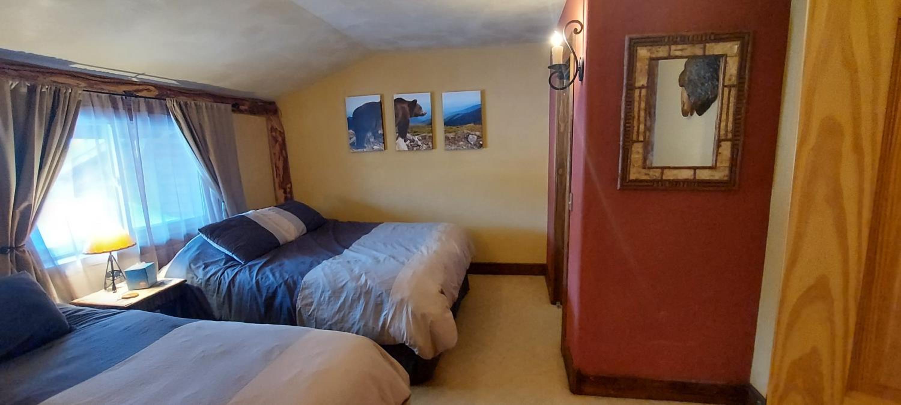 Room 6 - Upper Level photo 1
