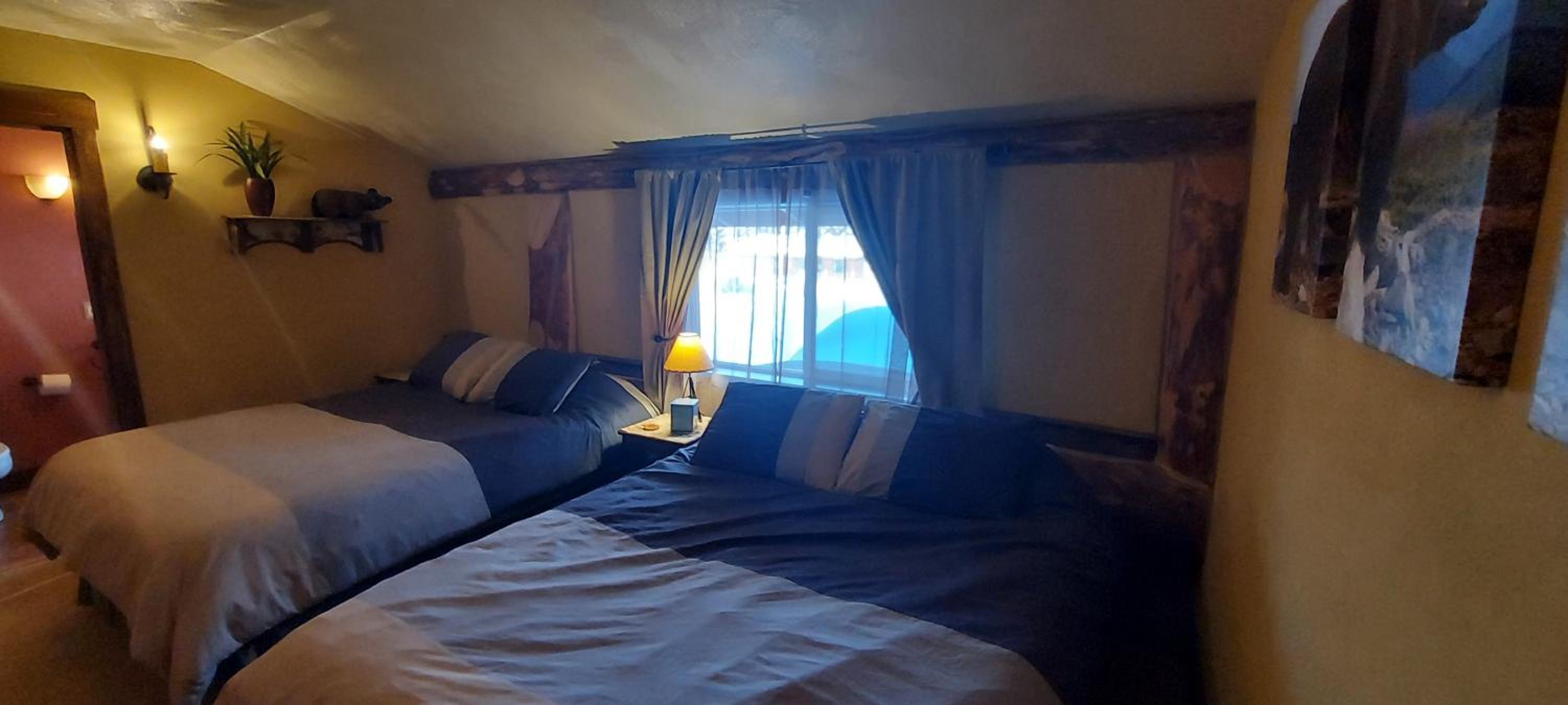 Room 6 - Upper Level photo 2