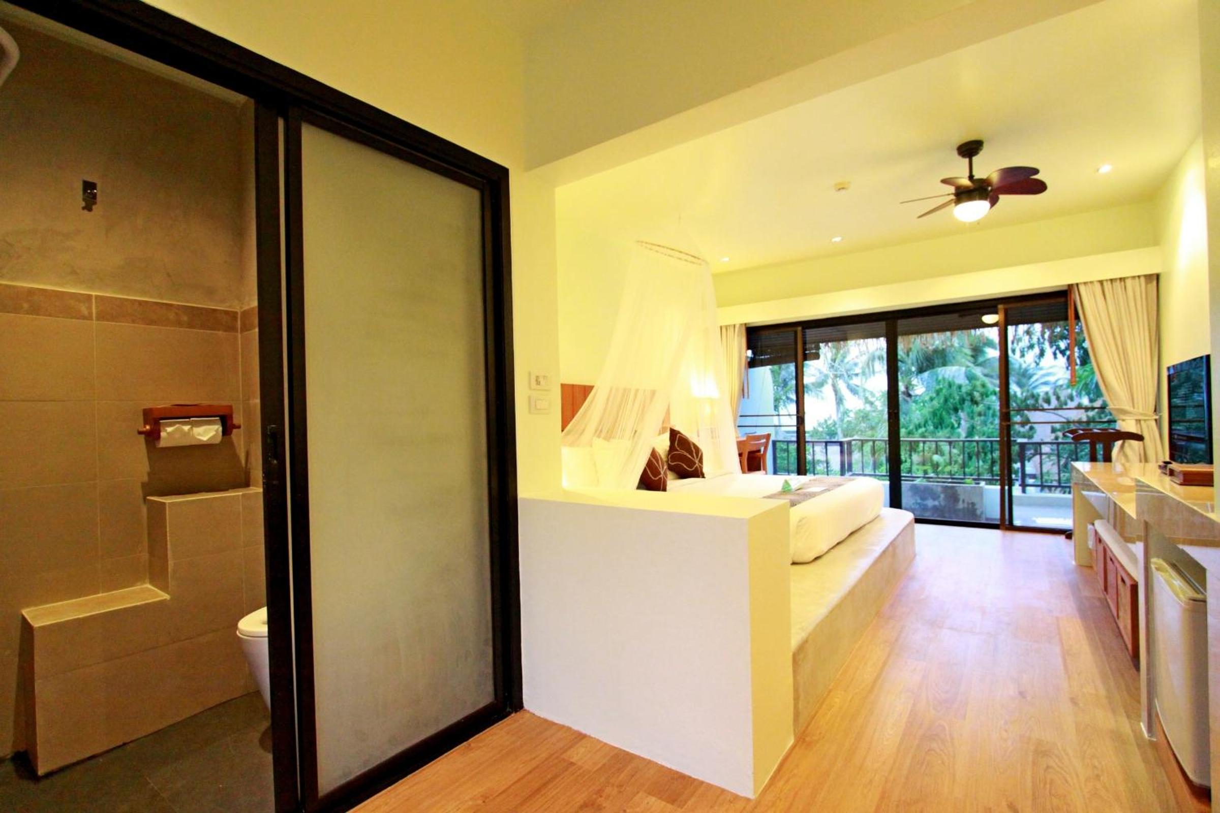 Double Room with Spa Bath - Photo 7
