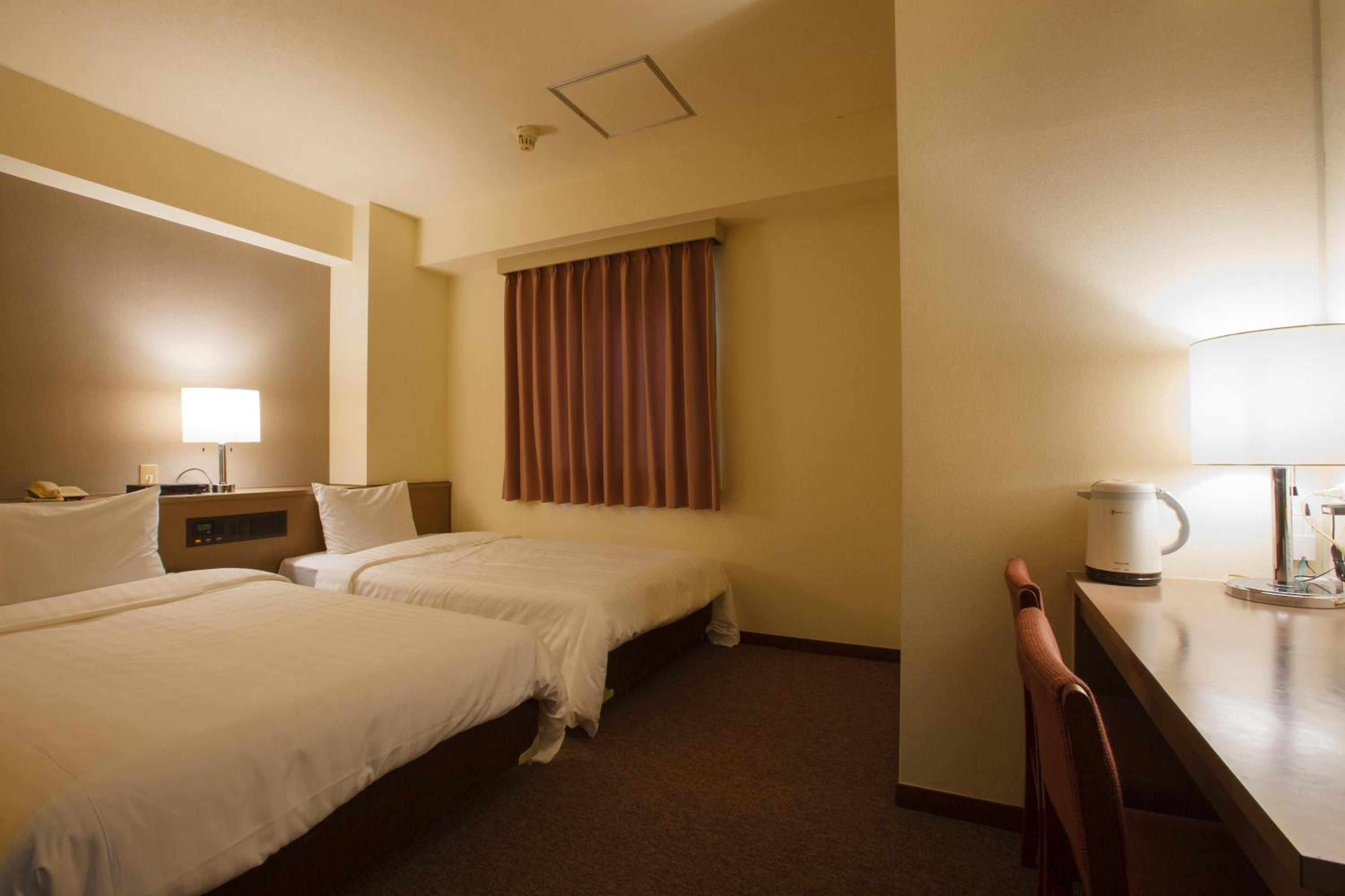 Twin Room - Smoking photo 3