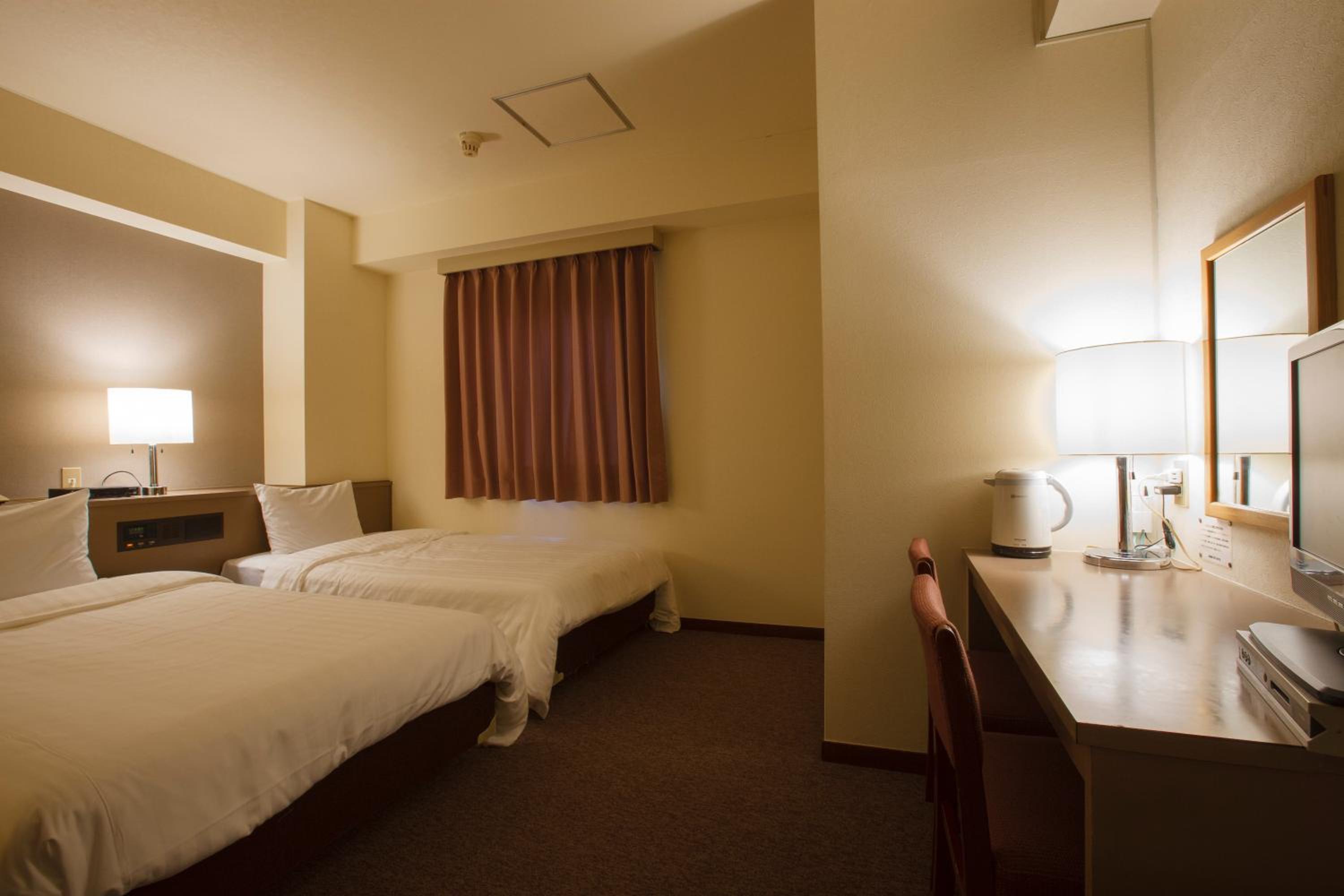 Twin Room - Non-Smoking photo 1