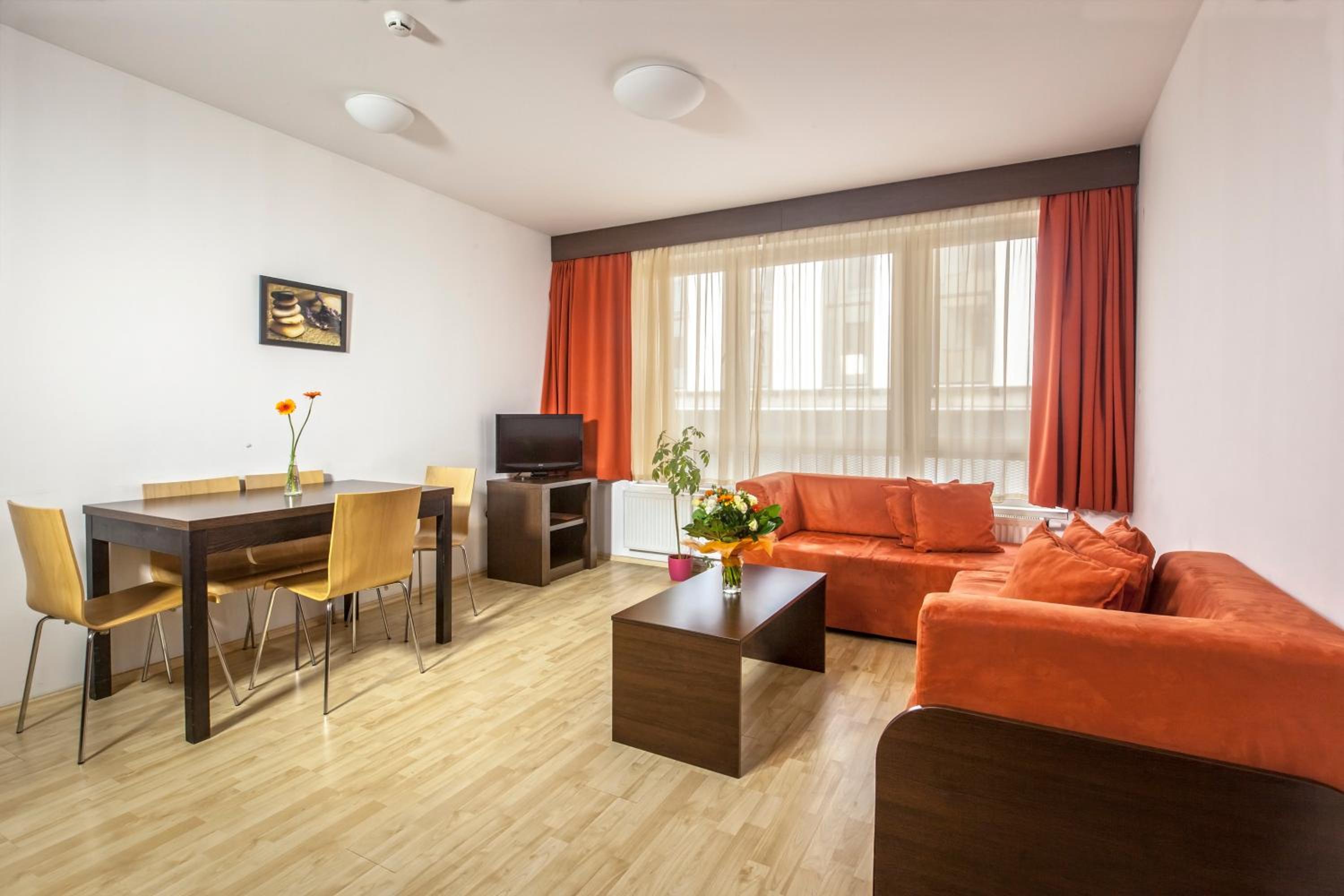 Deluxe Two-Bedroom Apartment with Air-conditioning - Photo 1